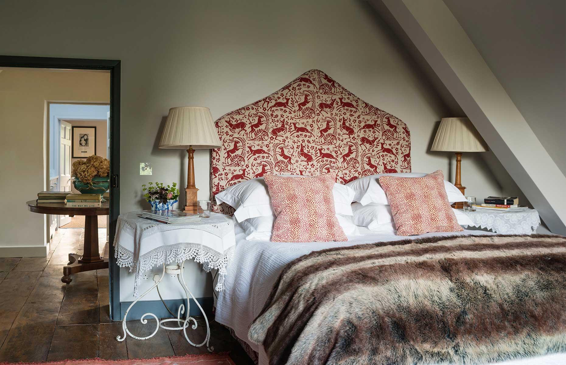 Upholstered headboards: 1600s