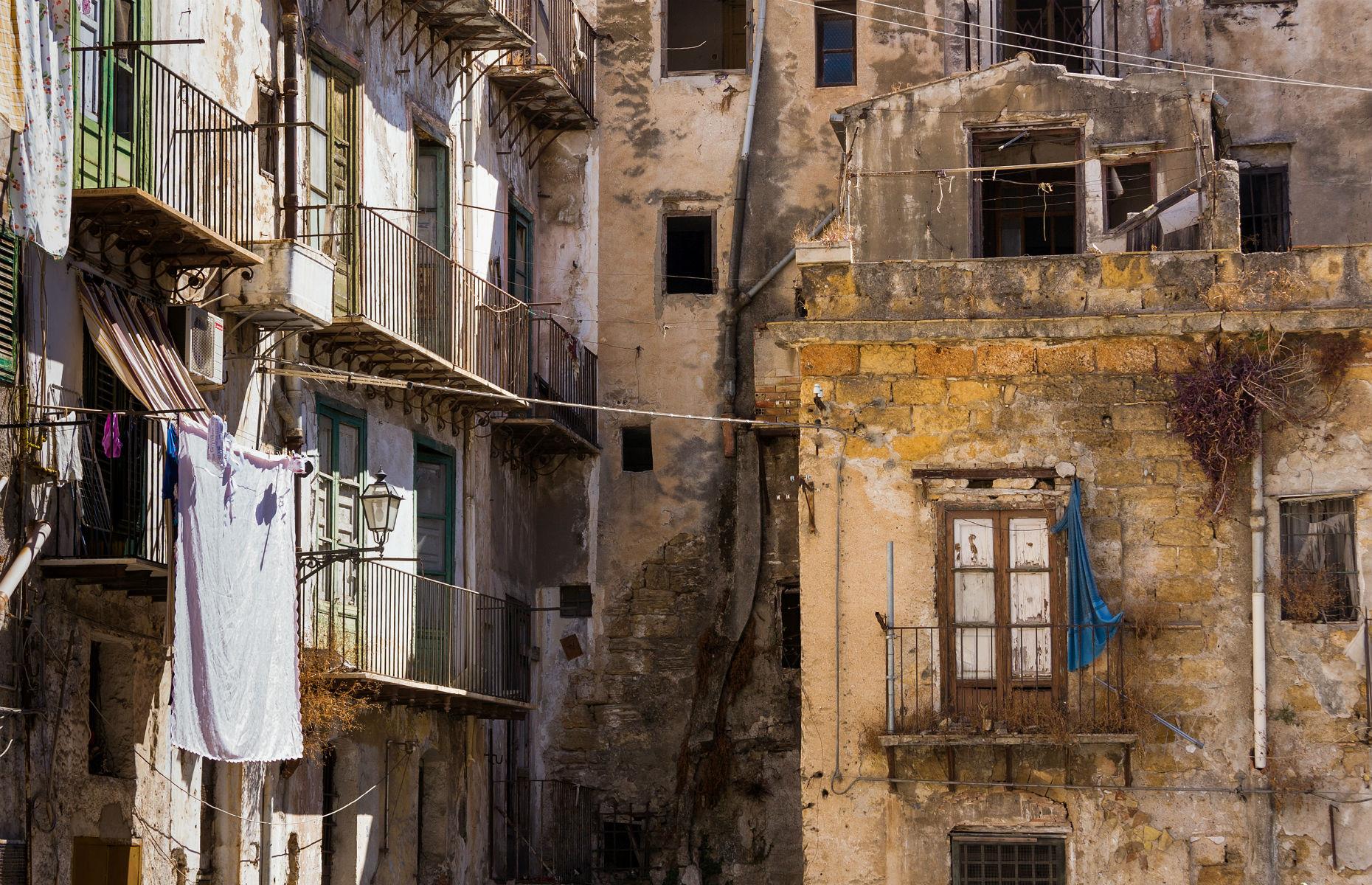 Italy: 129,600 