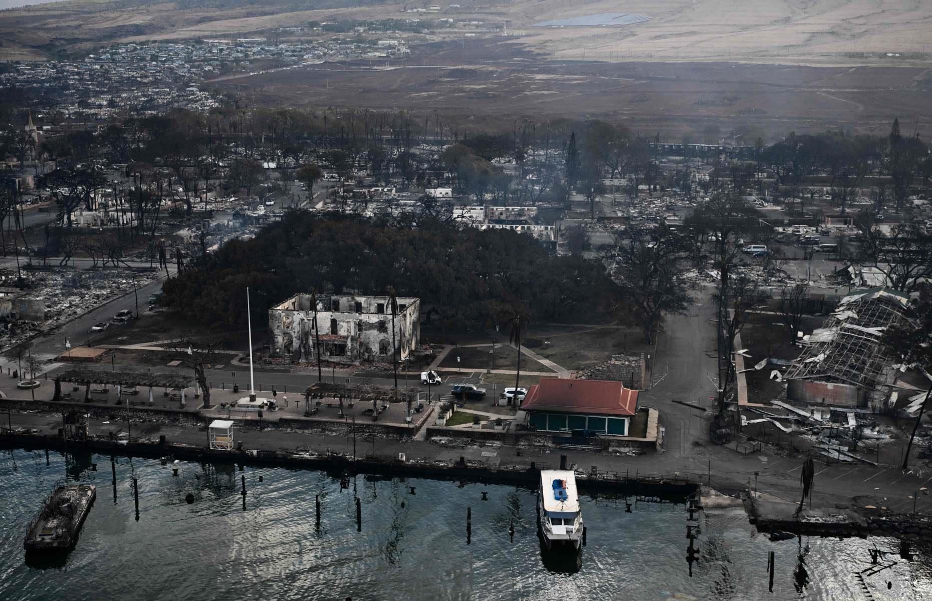Deadliest US wildfire in 100 years engulfs Hawaii