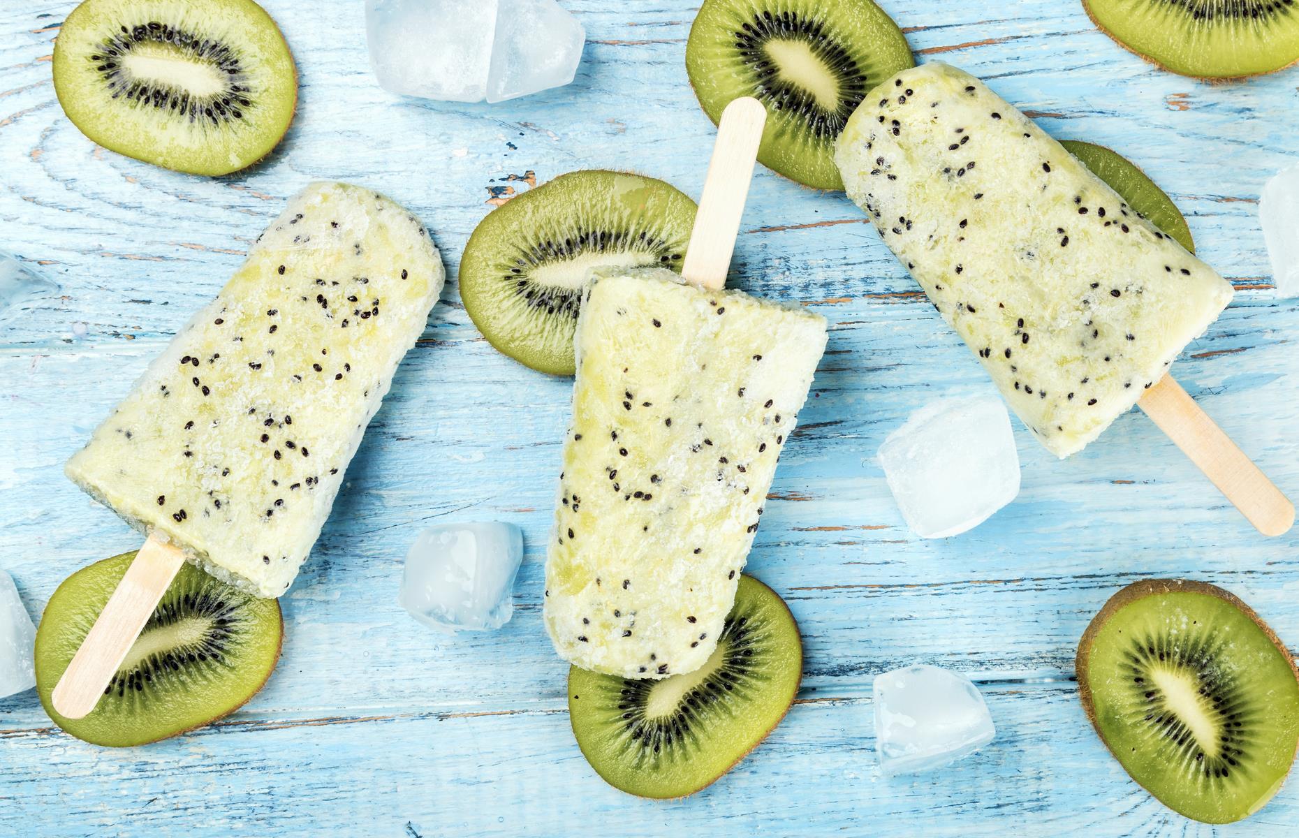 Fresh fruit popsicles: kiwi (43 calories per serving)