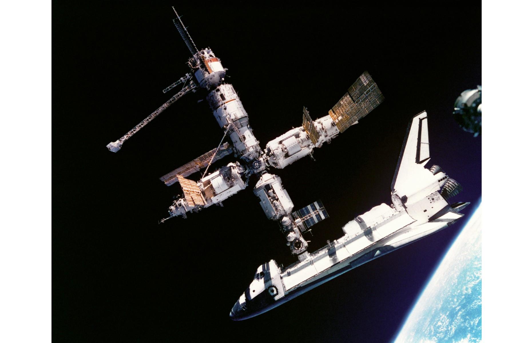 Atlantis docked to space station Mir