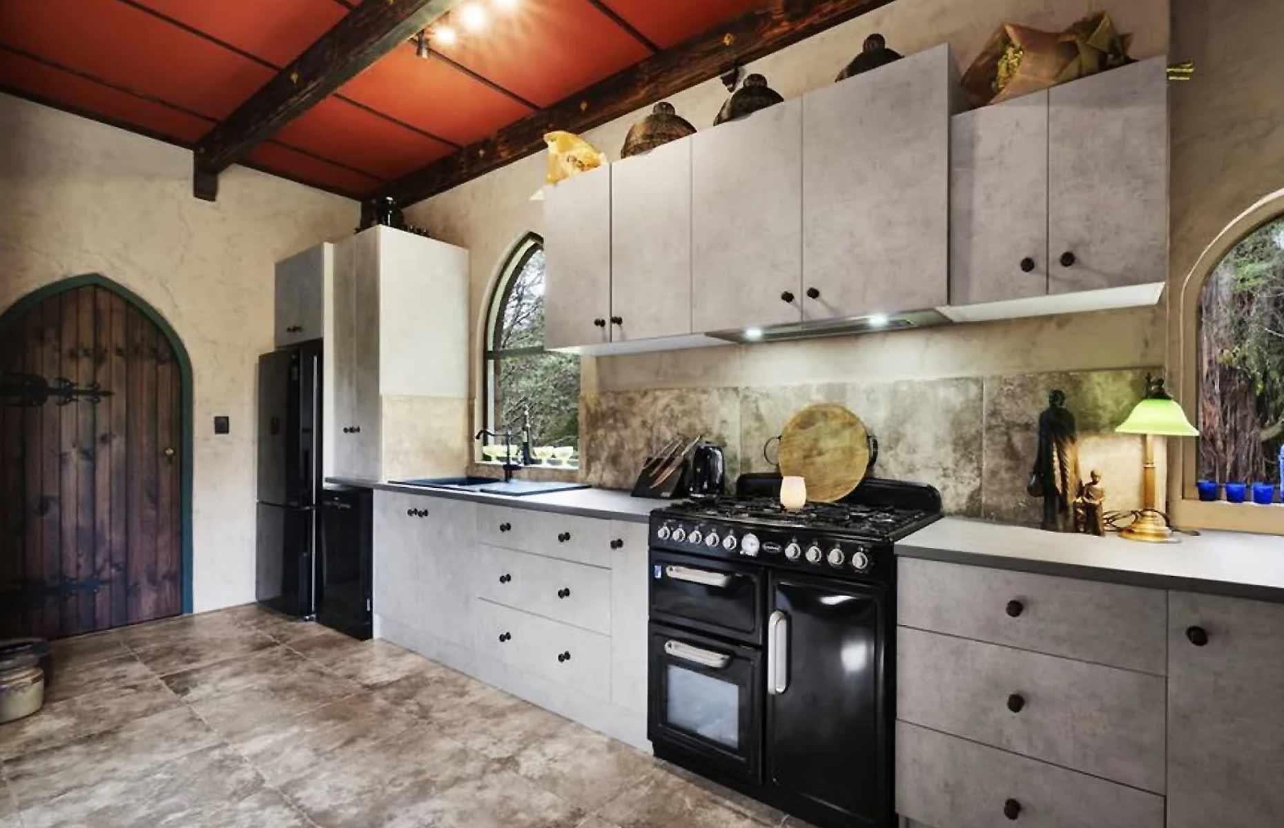 Versace Castle, Victoria, Australia: £700,000 ($892k)