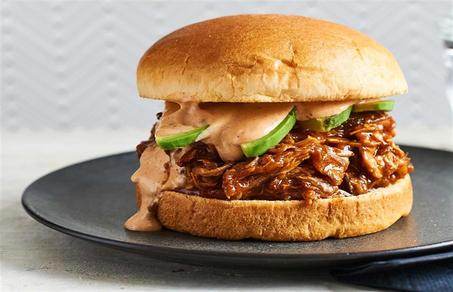 Slow-cooked barbecue chicken sliders