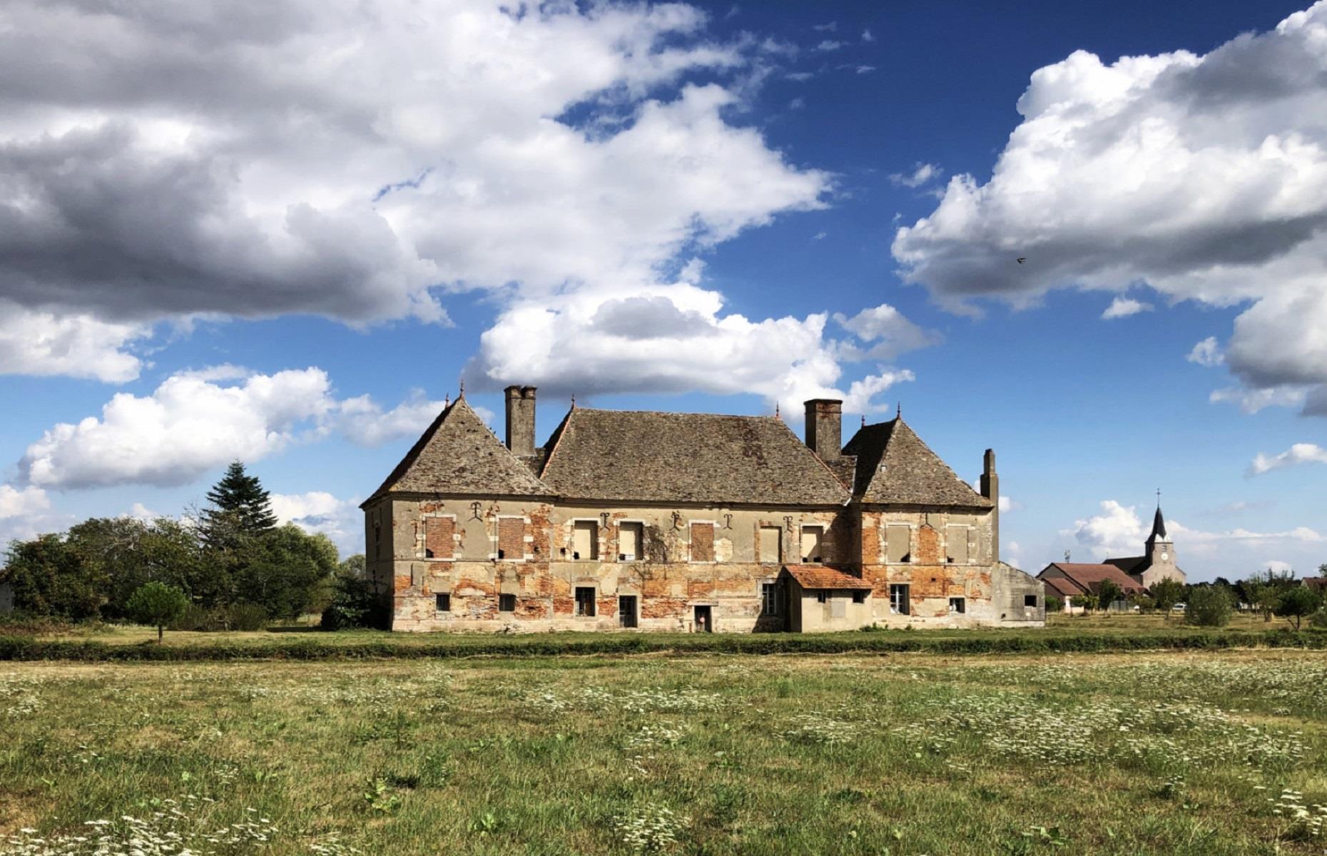 18th-century château, Burgundy, France: £554,800 ($708k)