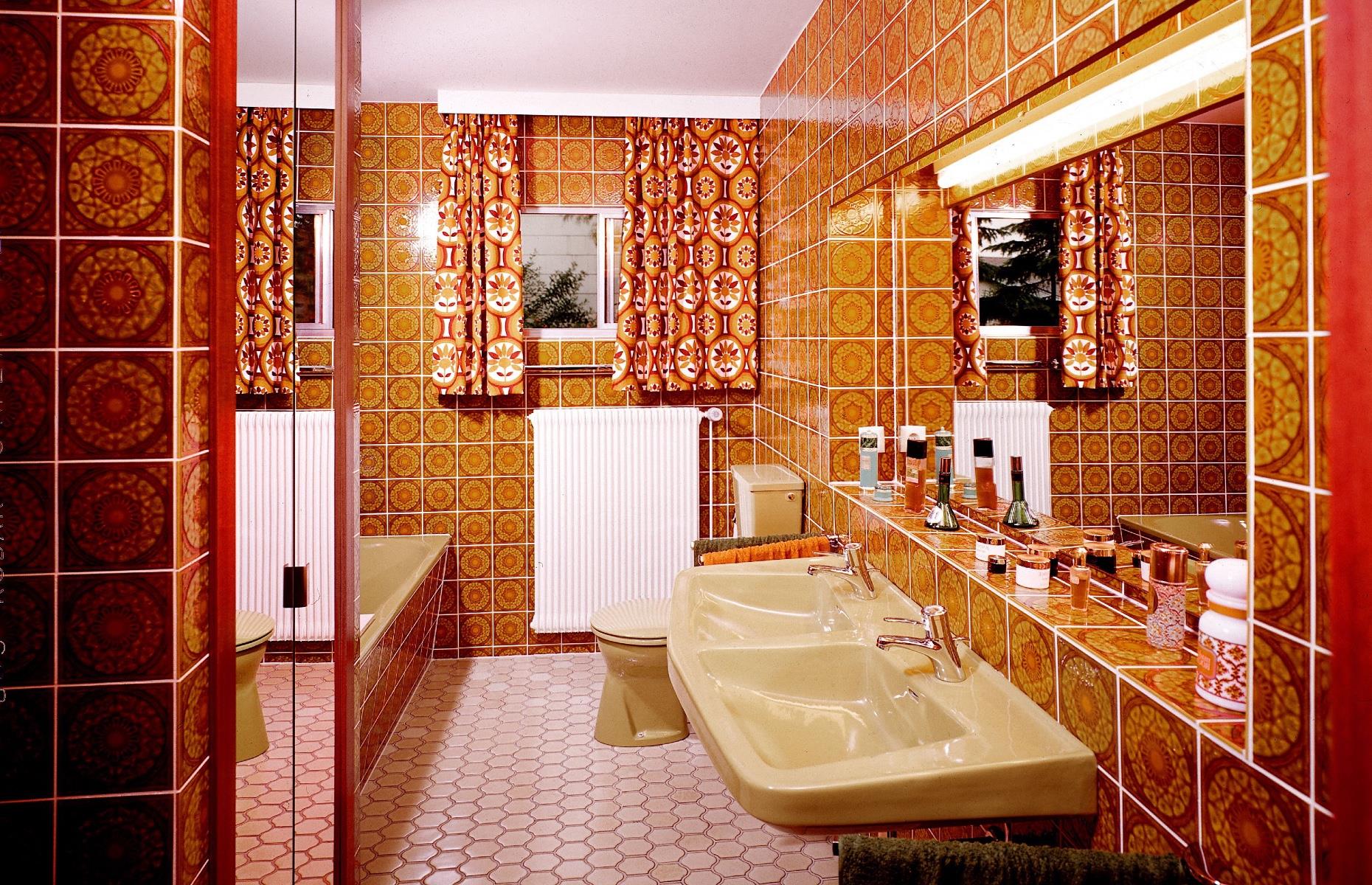 Avocado bathroom suites