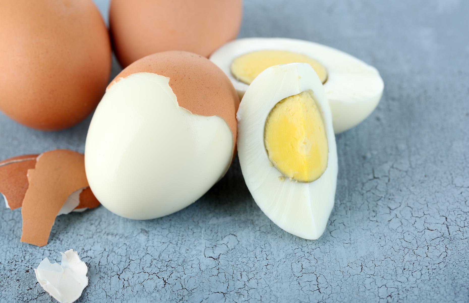Why do eggs yolks sometimes get a grey ring around them?