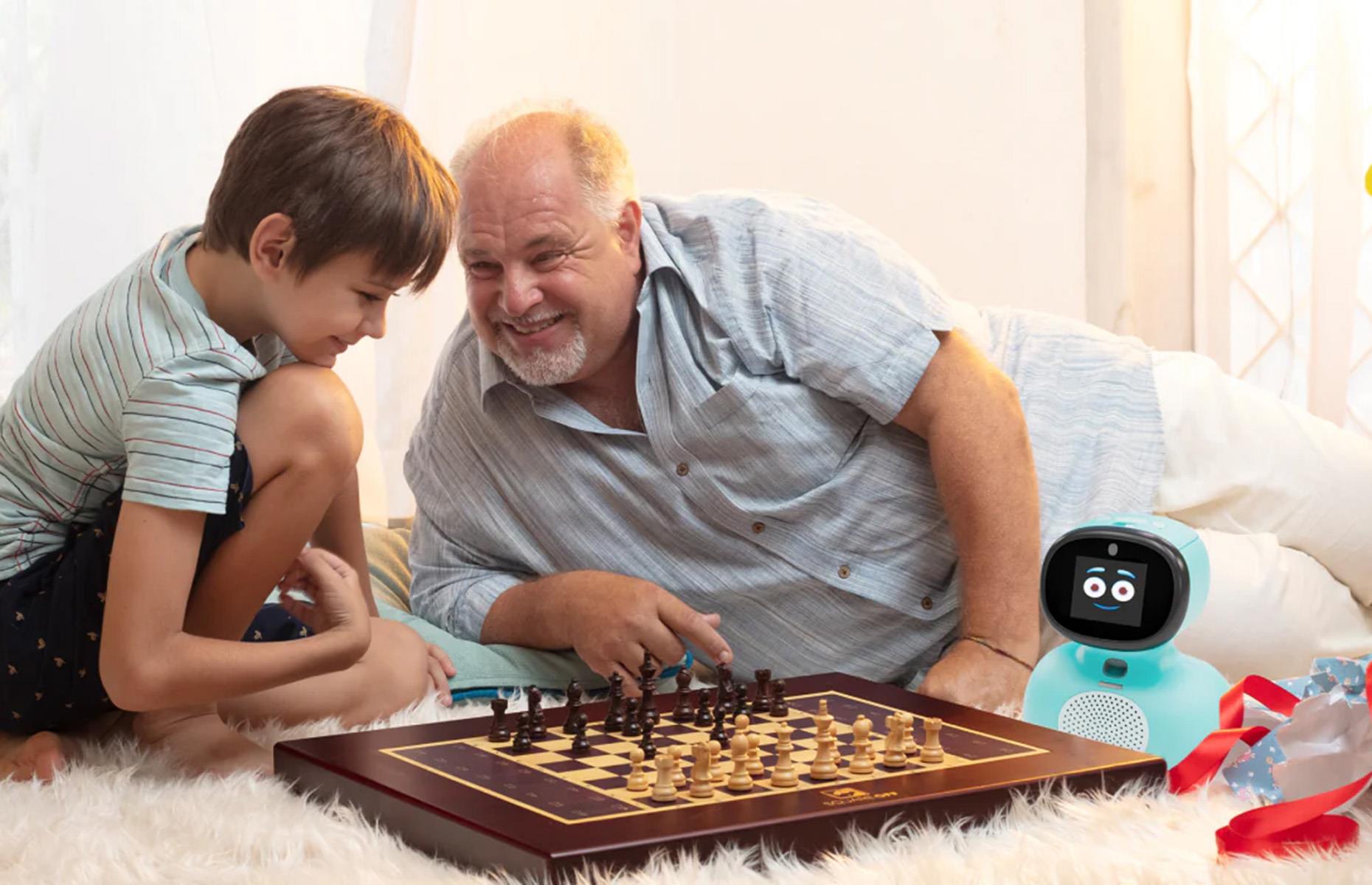 Children are playing with AI-powered robots