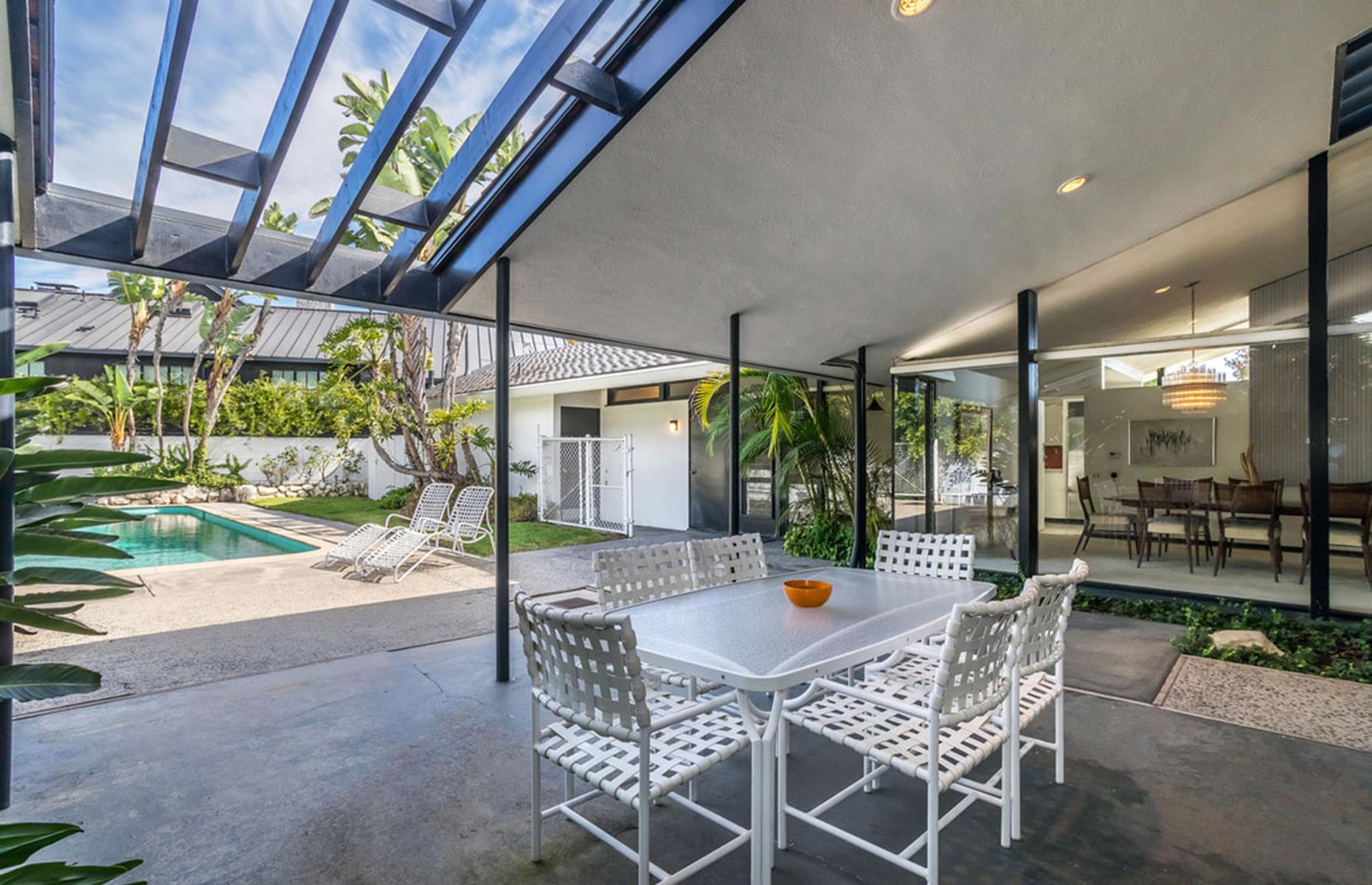 1950s: modernist masterpiece, California, USA