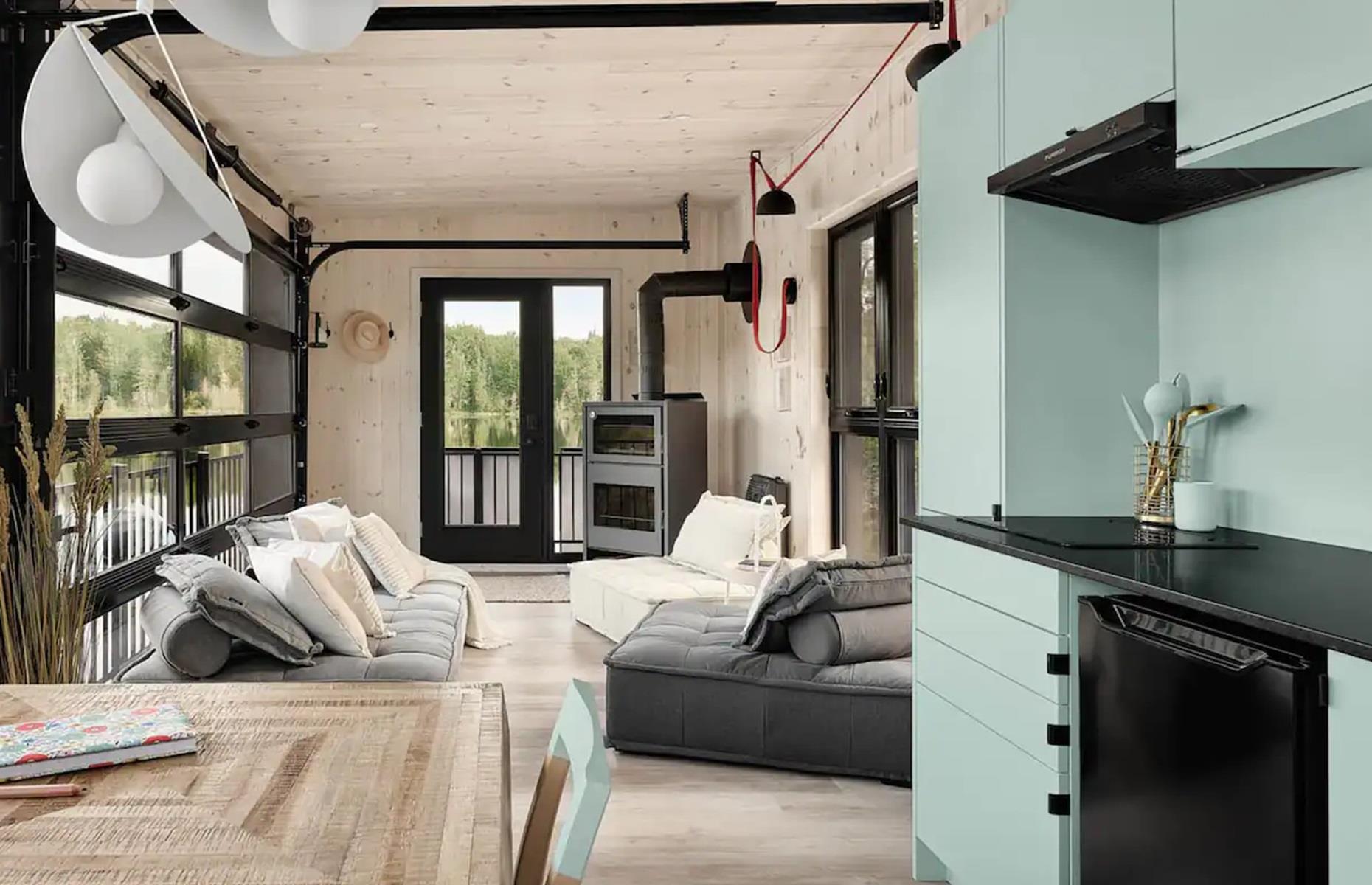 Minibora floating home, Quebec, Canada