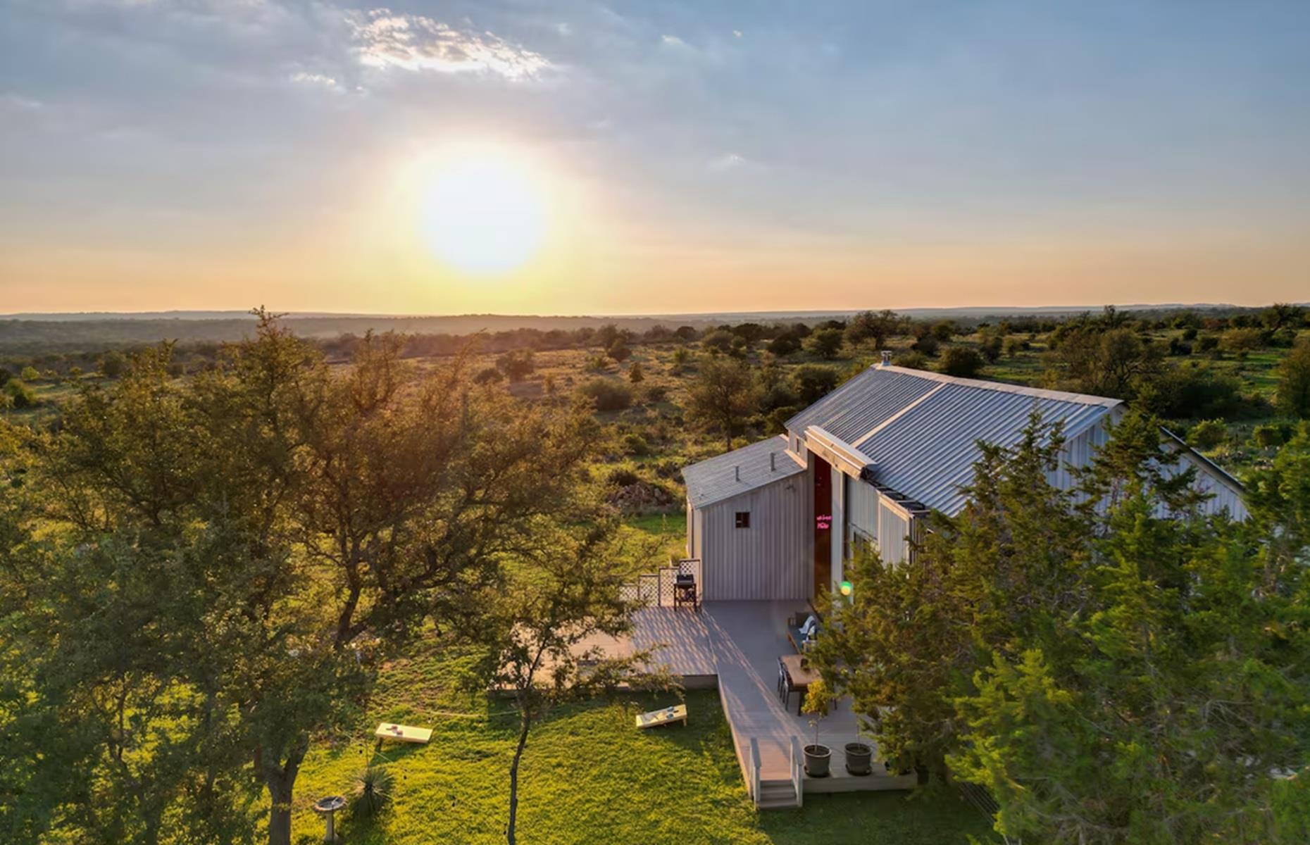 Barn on 60-acre (24ha) ranch, Blanco County, Texas
