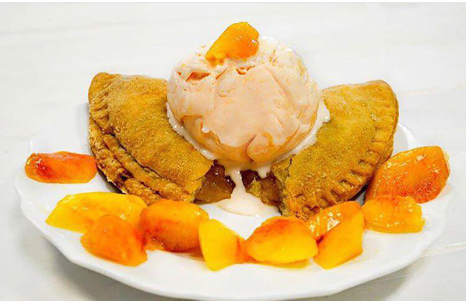 Alabama: fried peach pie, Peach Park, Clanton