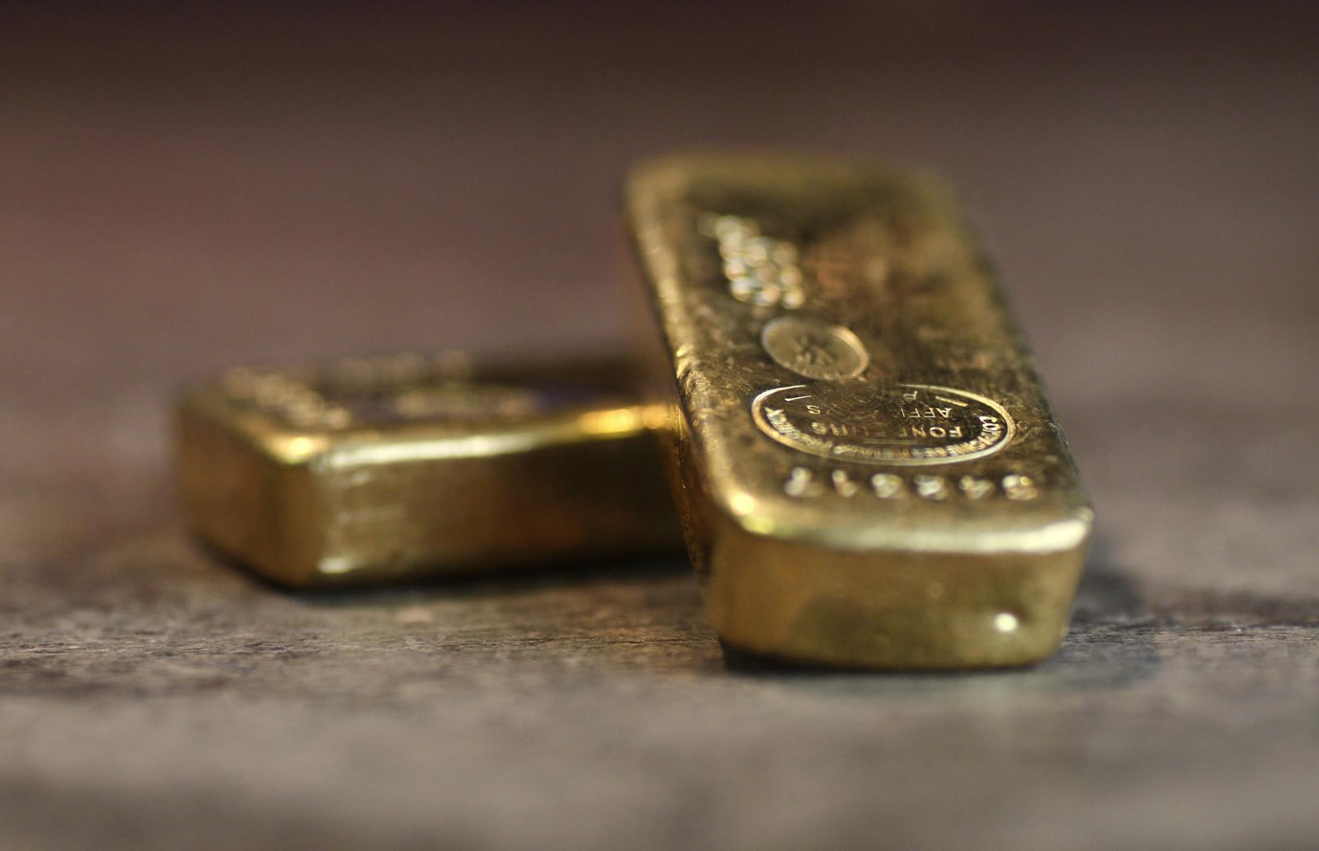 Gold bars in the garden