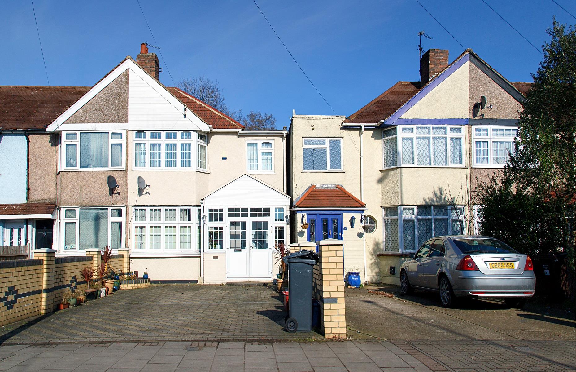 Built-in garages vs. street parking: British