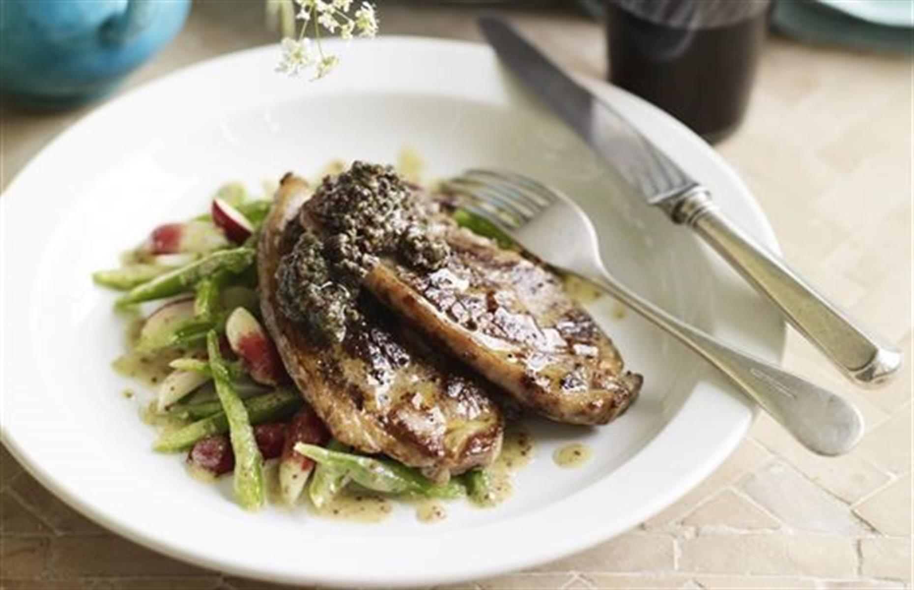 Lamb chops: lamb with tapenade