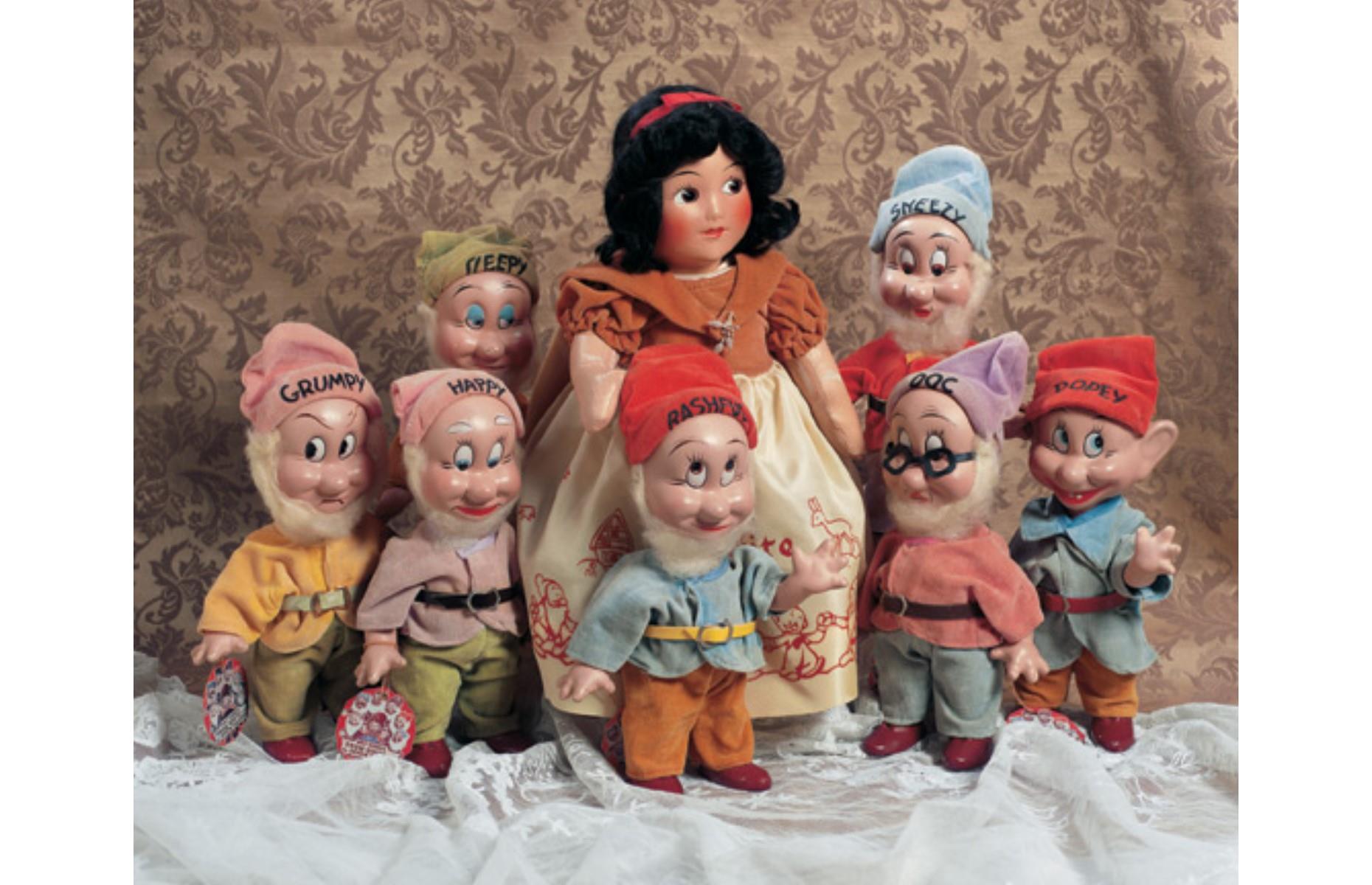 Knickerbocker Snow White and the Seven Dwarfs doll set: up to $1,500 (£1.2k)