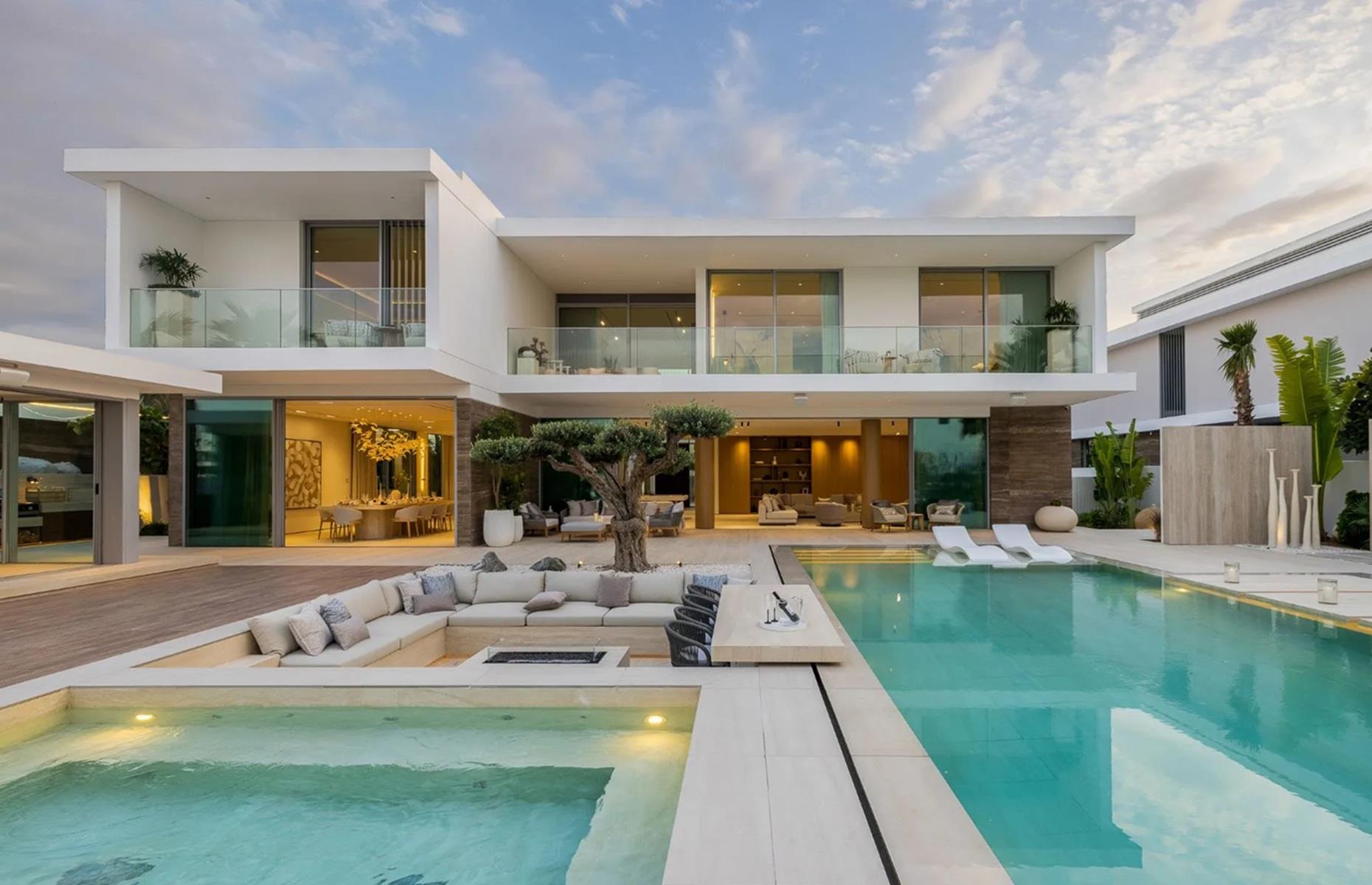 Luxury villa: contemporary design