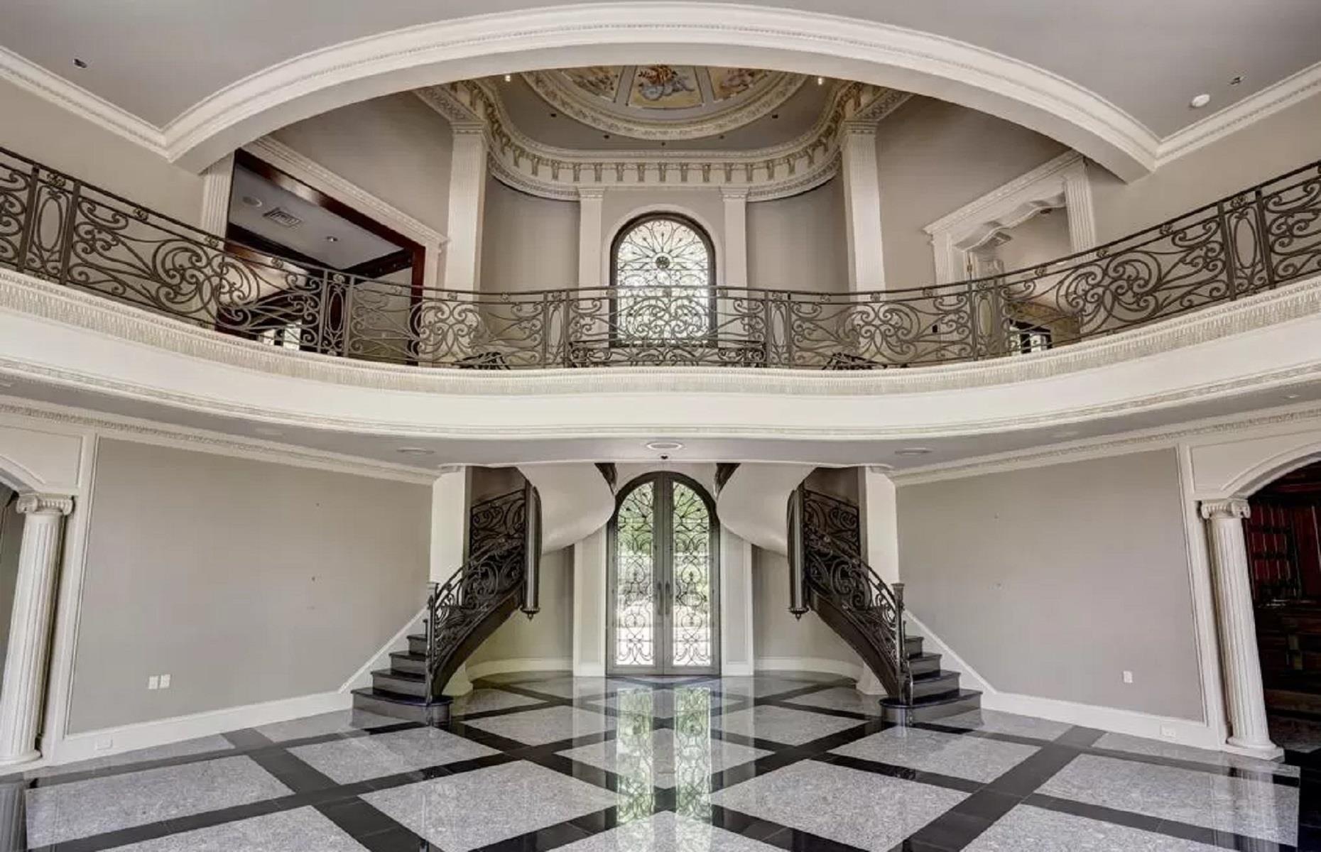 Beyoncé gifts mom a $5.9m (£5.2m) Houston mansion