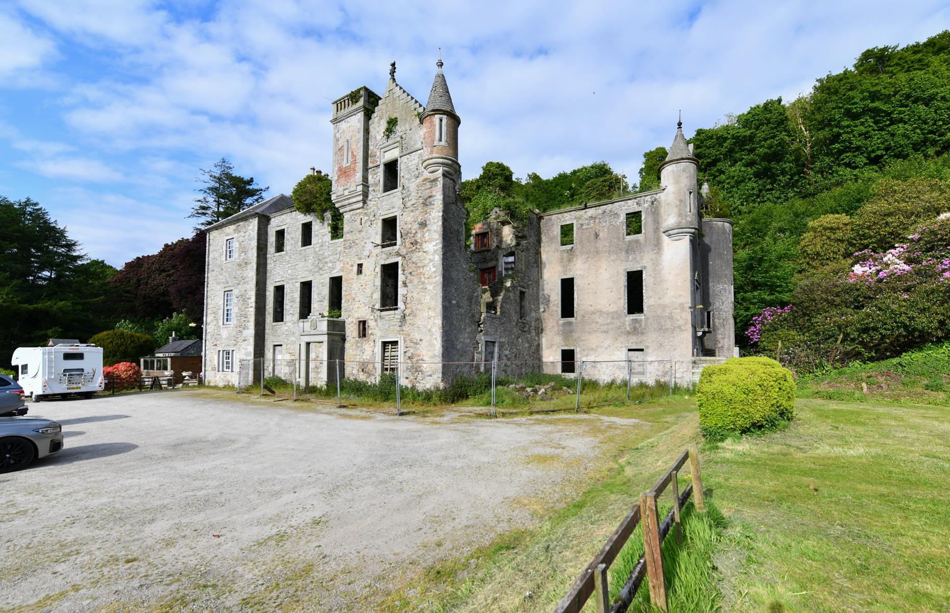 Castle Cary Estate: left in ruins