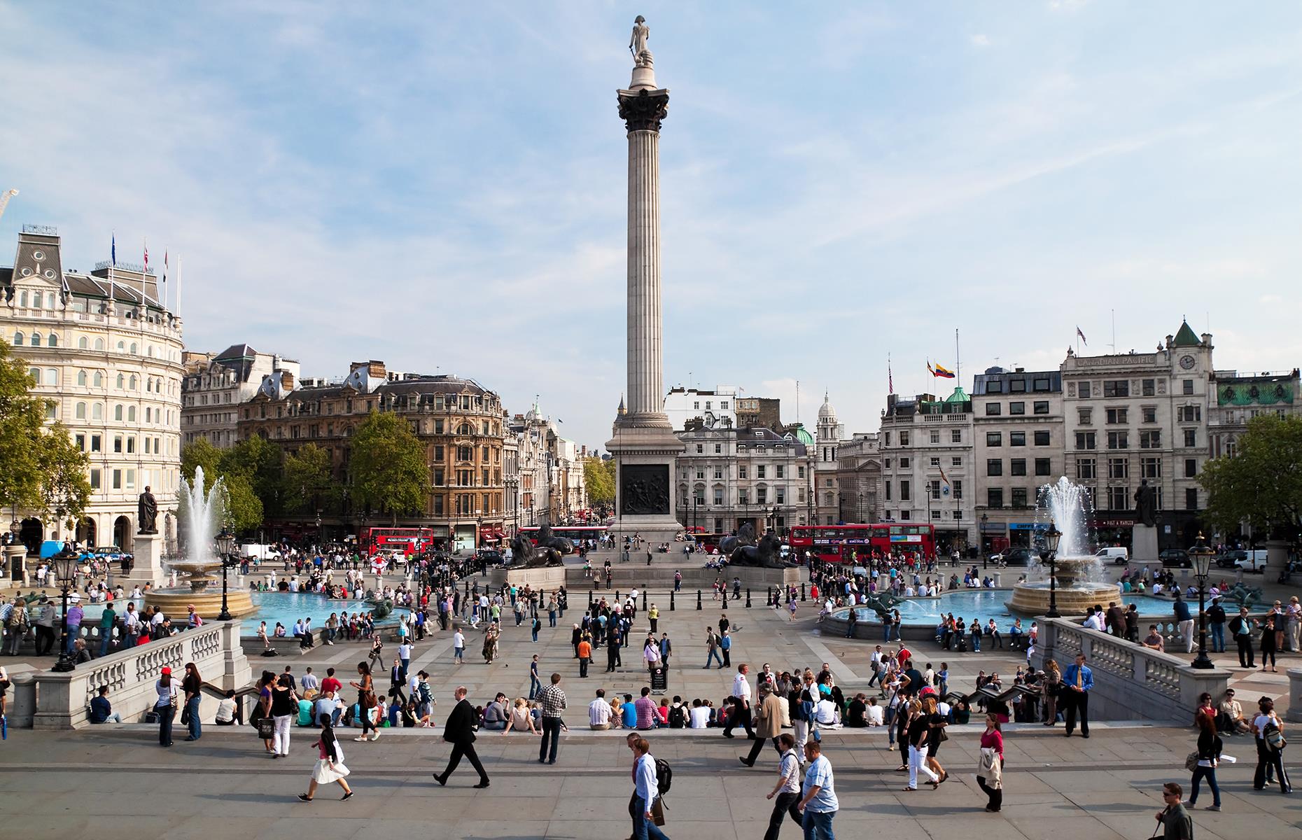 England square. Трафальгарская площадь в Лондоне. Трафальгар сквер Лондон. Достопримечательности Лондона Трафальга́рская площадь. Достопримечательности Англии Трафальгарская площадь.