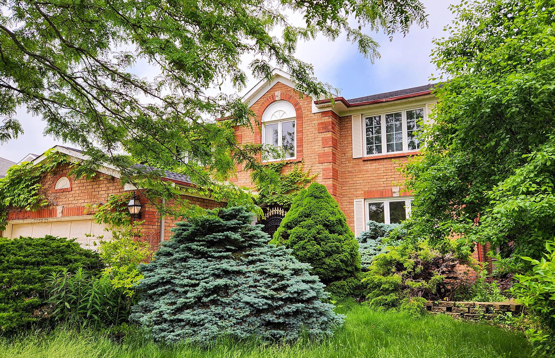 Forgotten suburban manor, Toronto, Canada