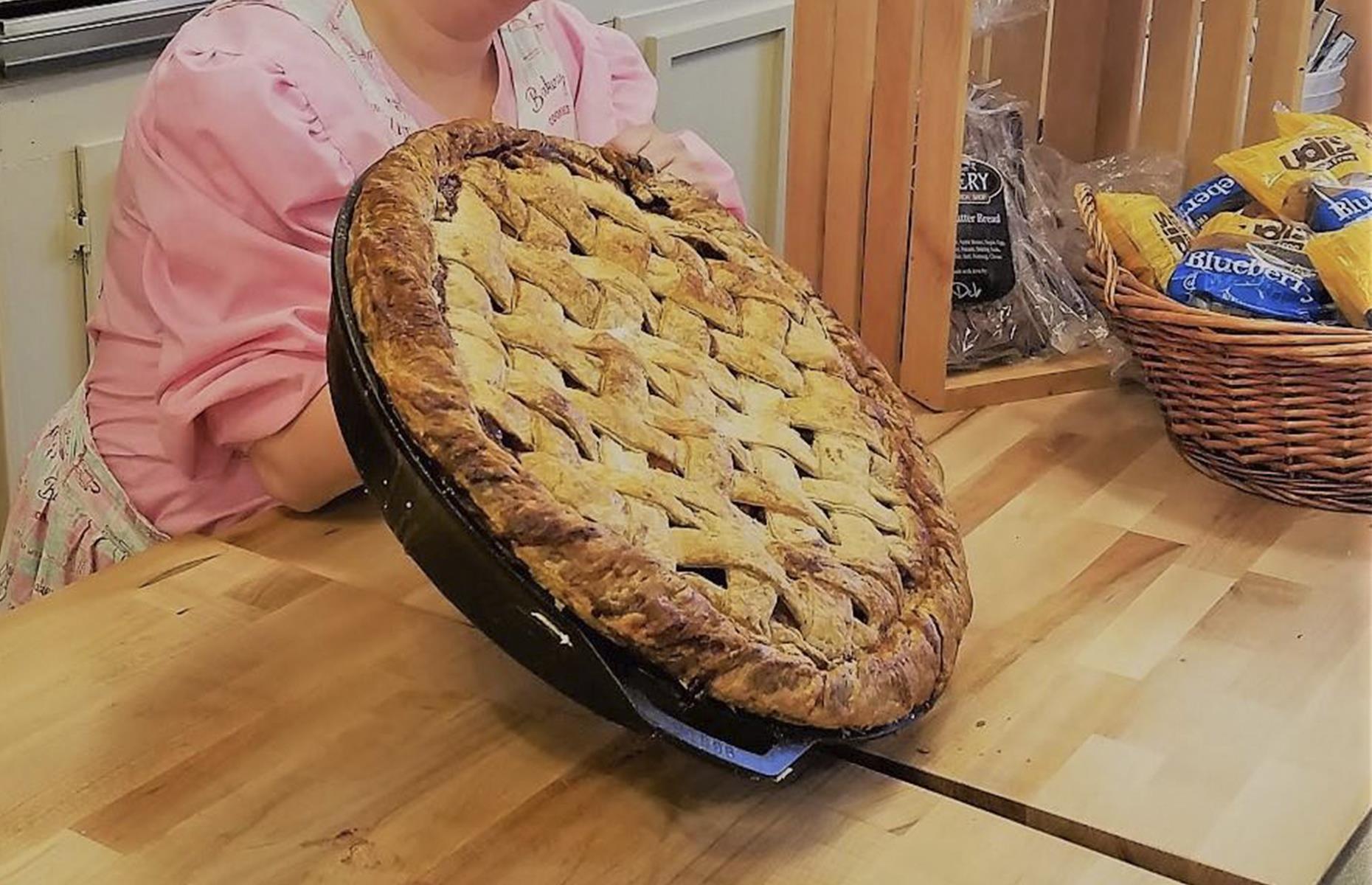 1. 25lb Apple Pie, Dollywood, Pigeon Forge, Tennessee