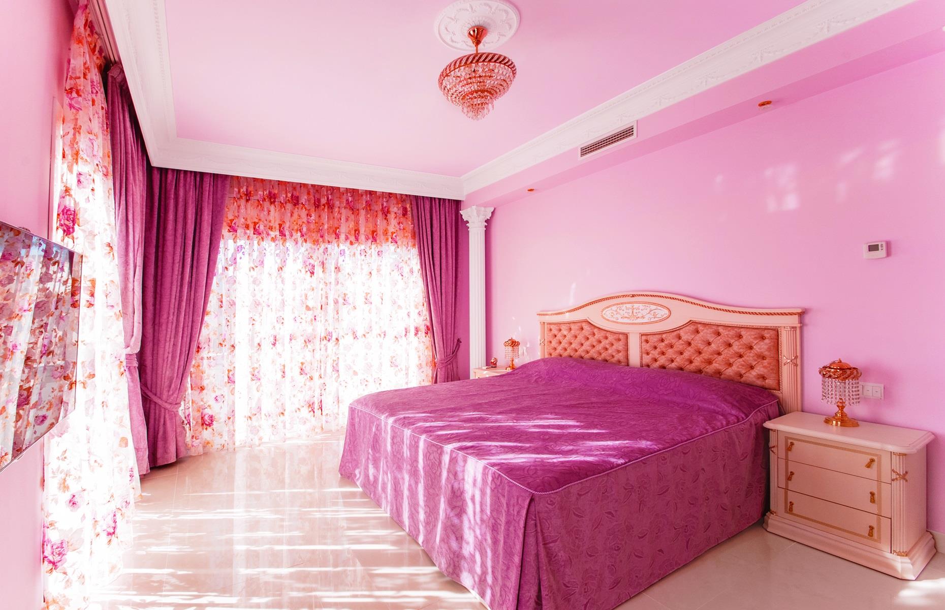 Bold or brash-coloured rooms