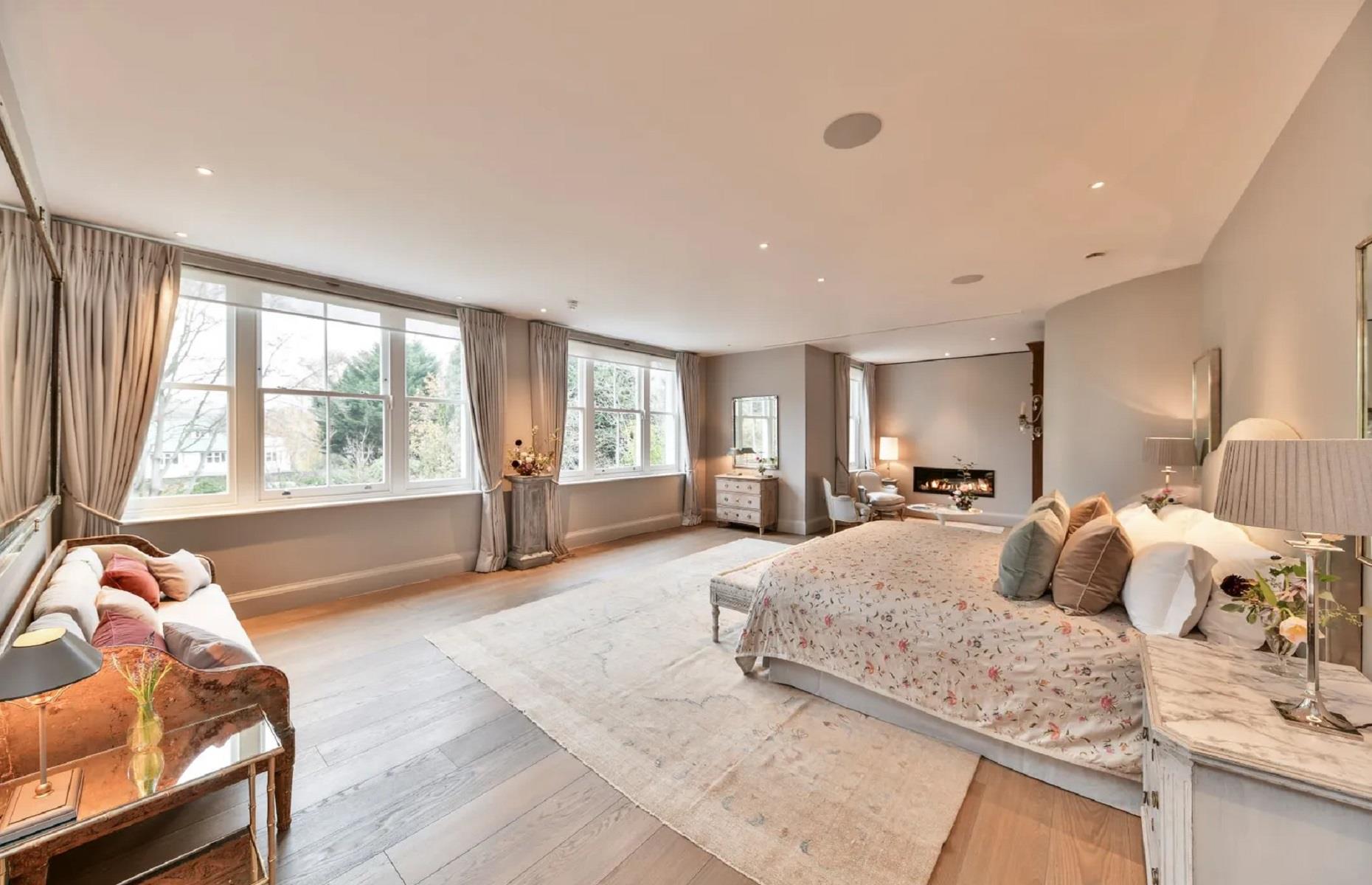 Luxurious mansion, Roehampton, London