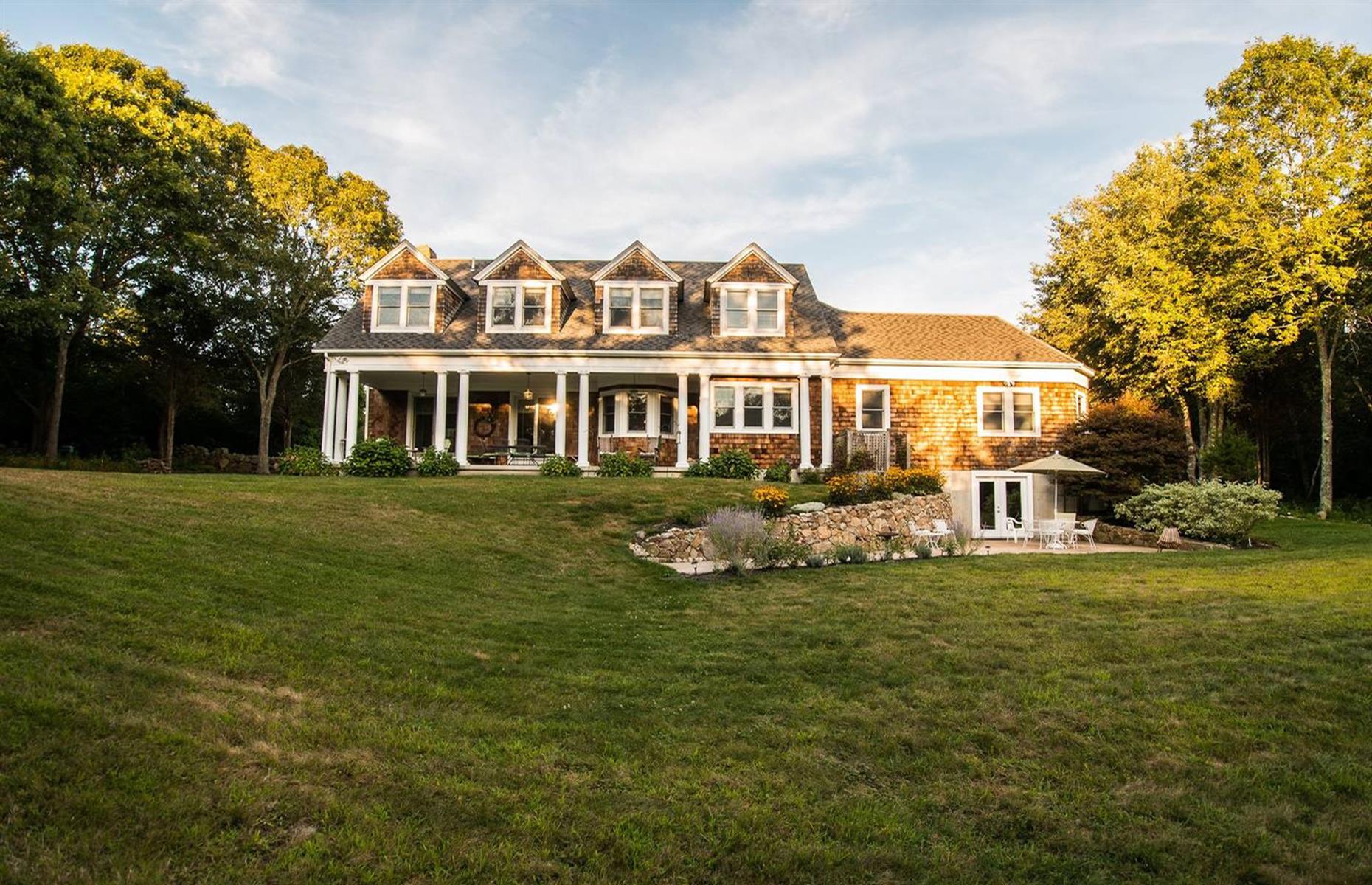Rhode Island: estate home in South Kingstown