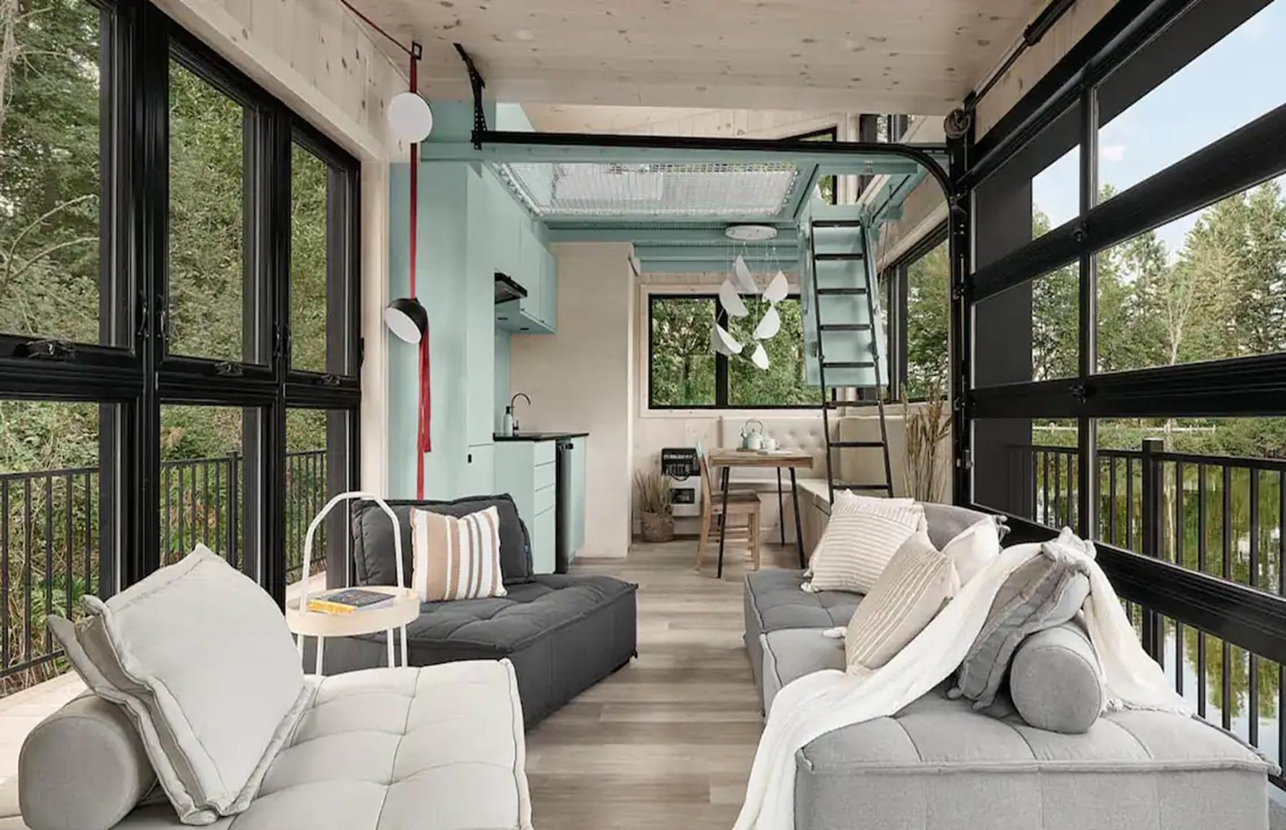 Minibora floating home, Quebec, Canada