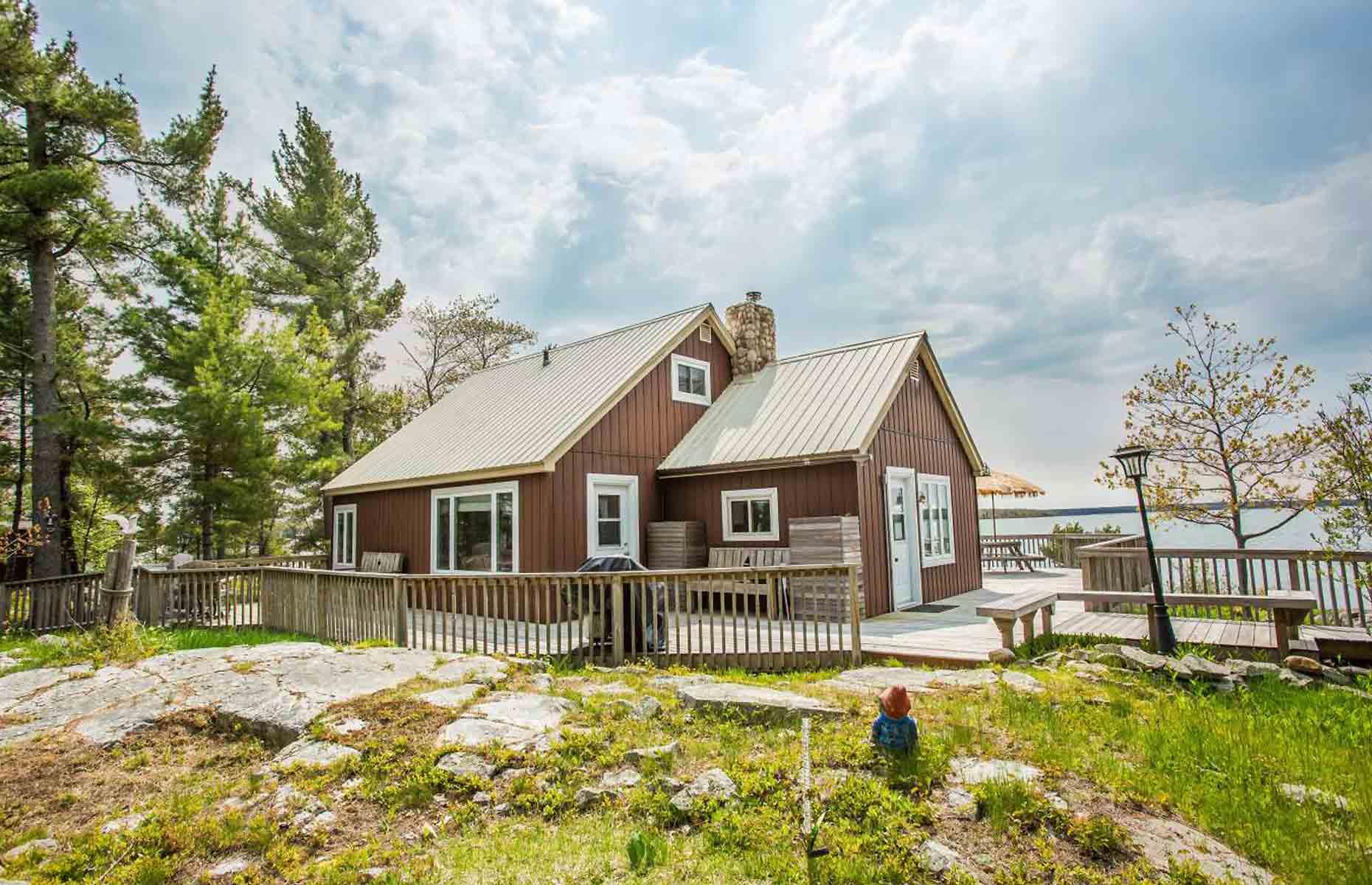 Duval Island, Ontario, Canada: $615,680 (£451k)