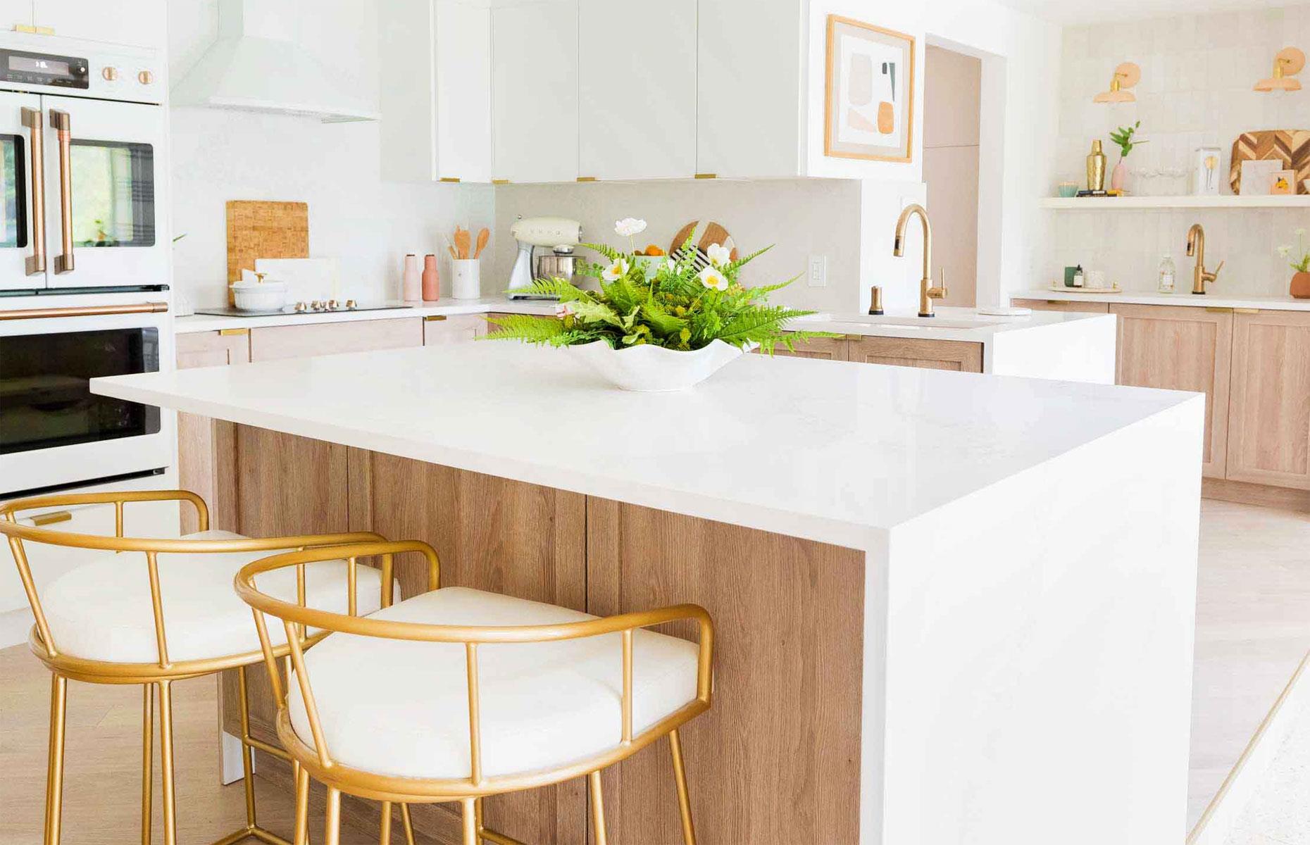 Glamorous gold and white kitchen