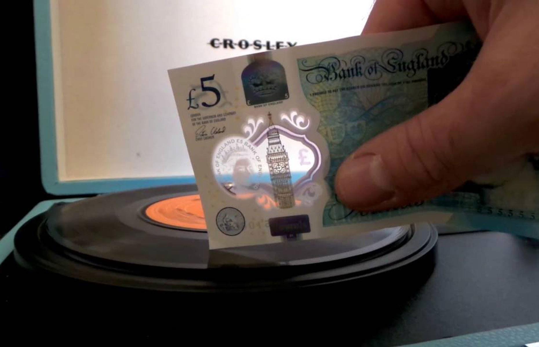 The new English £5 note can play vinyl records