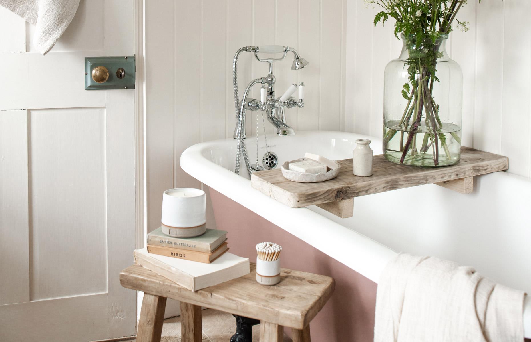 Recreate a rustic bathroom