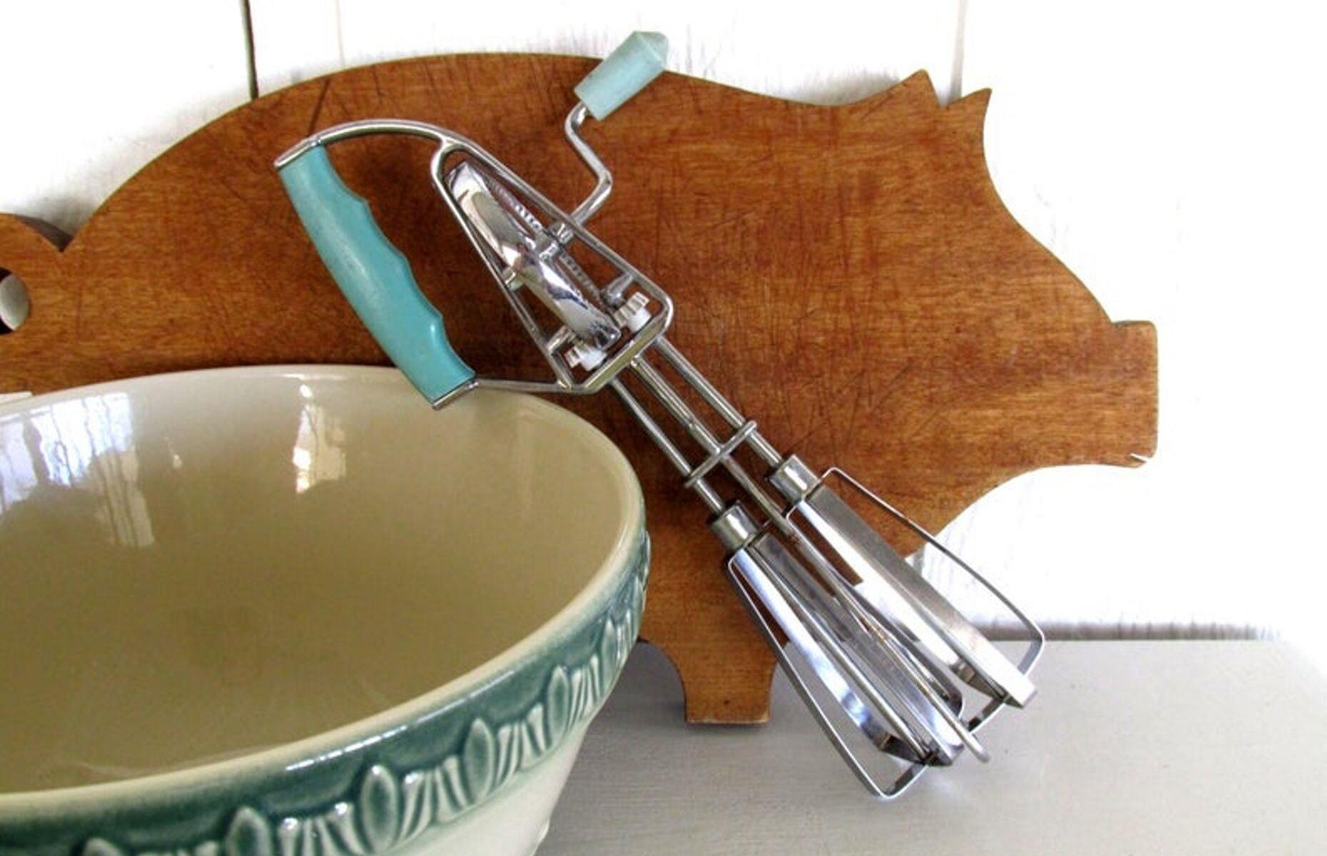 Vintage Maynard Hand Mixer With Green Wood Knob Spinner 