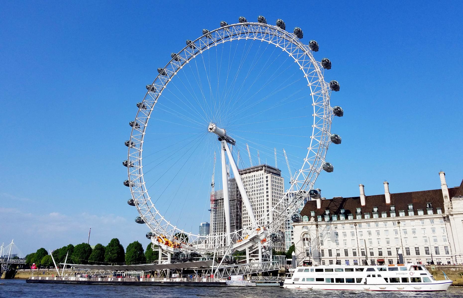 The london eye is one of landmarks. View from London Eye. The London Eye с земли фото. London Eye photo.