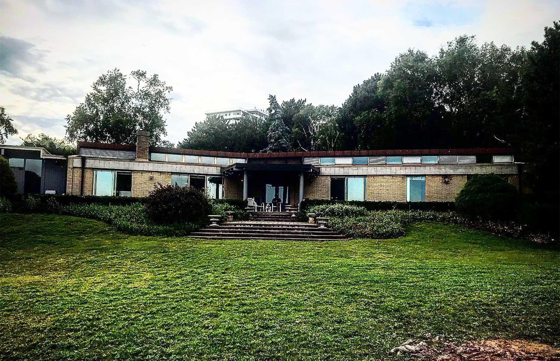 Abandoned Burlington home: Ontario