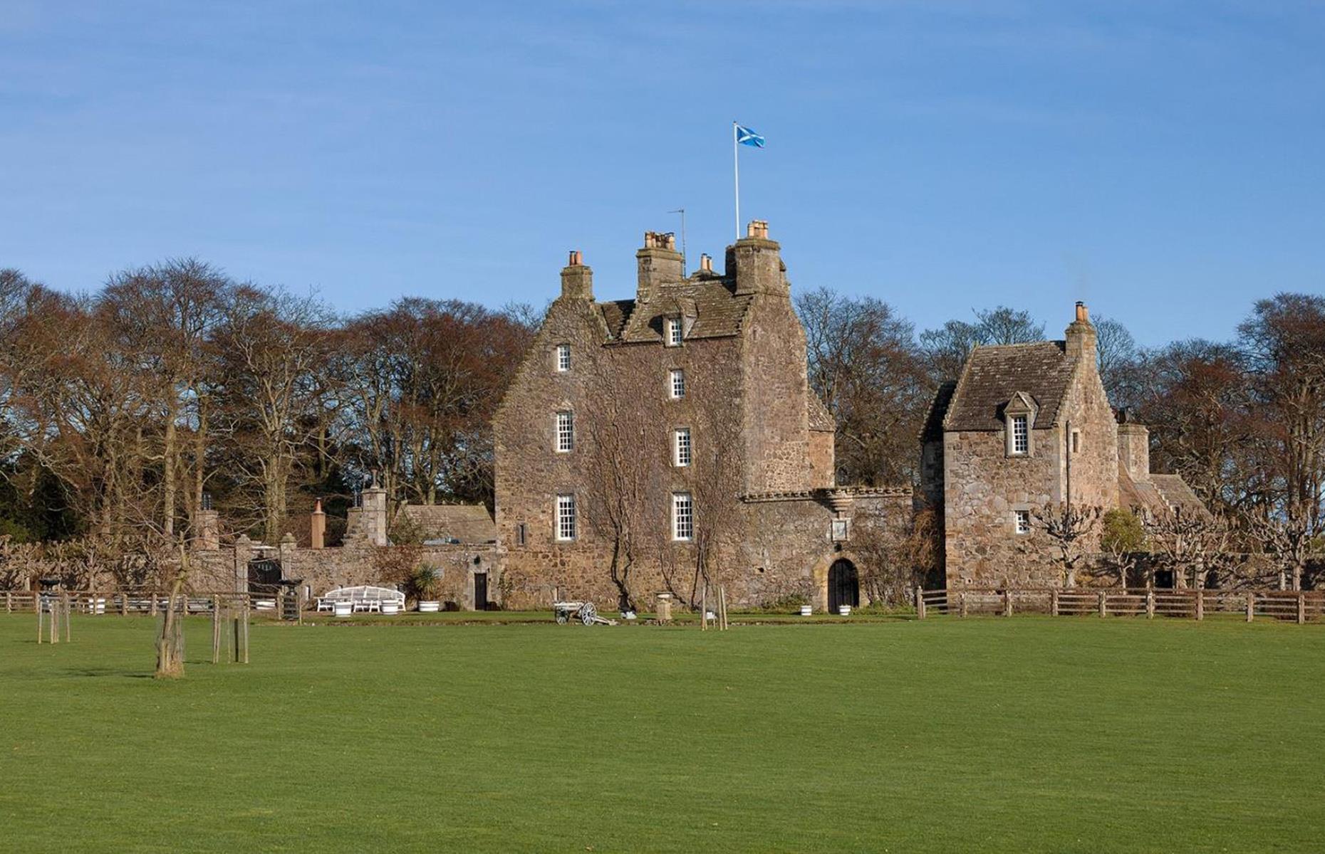 6 real haunted homes for sale (ghosts included)