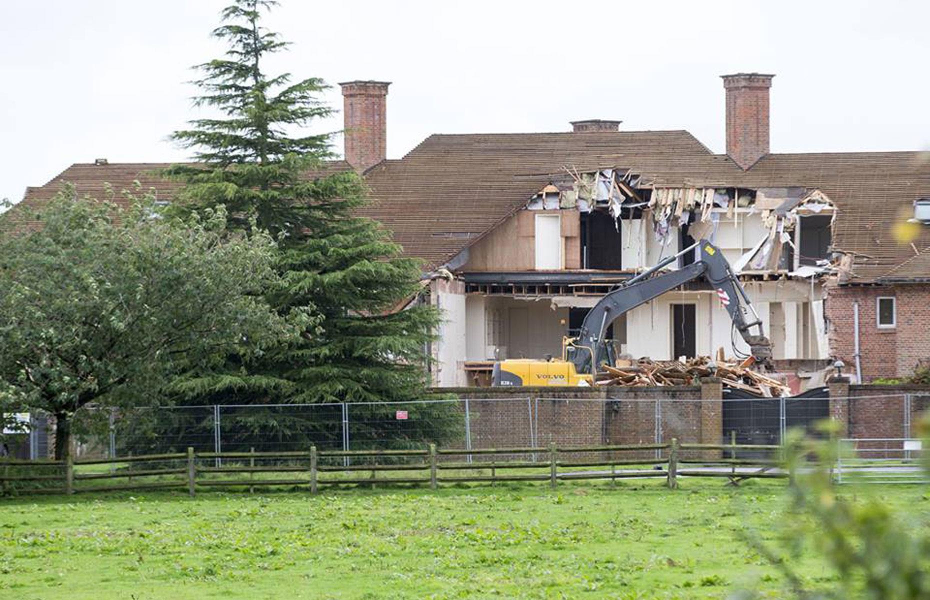 Sunninghill Park, Berkshire, UK: Unbelievably expensive abandoned mansions