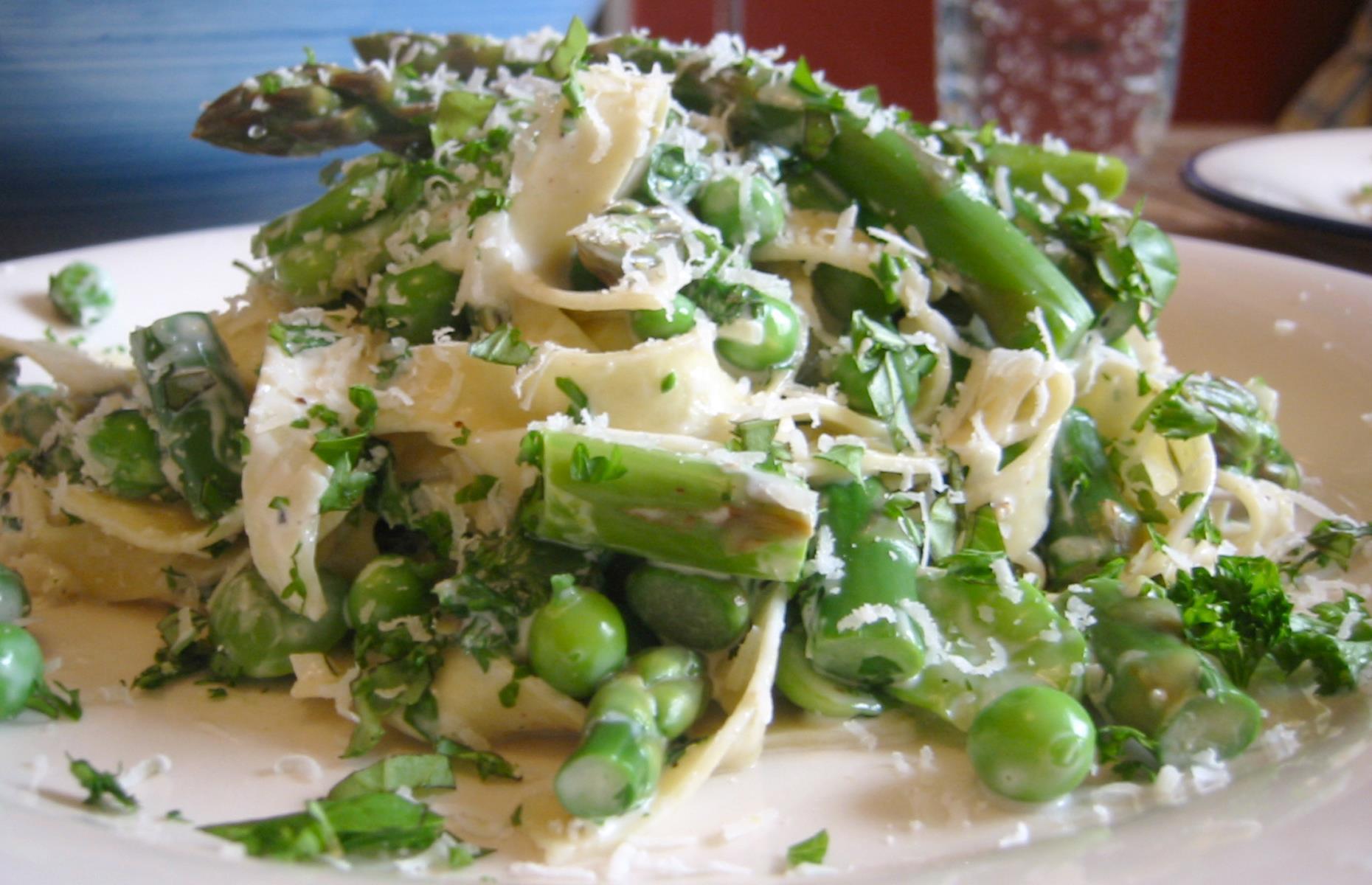 1975: pasta primavera