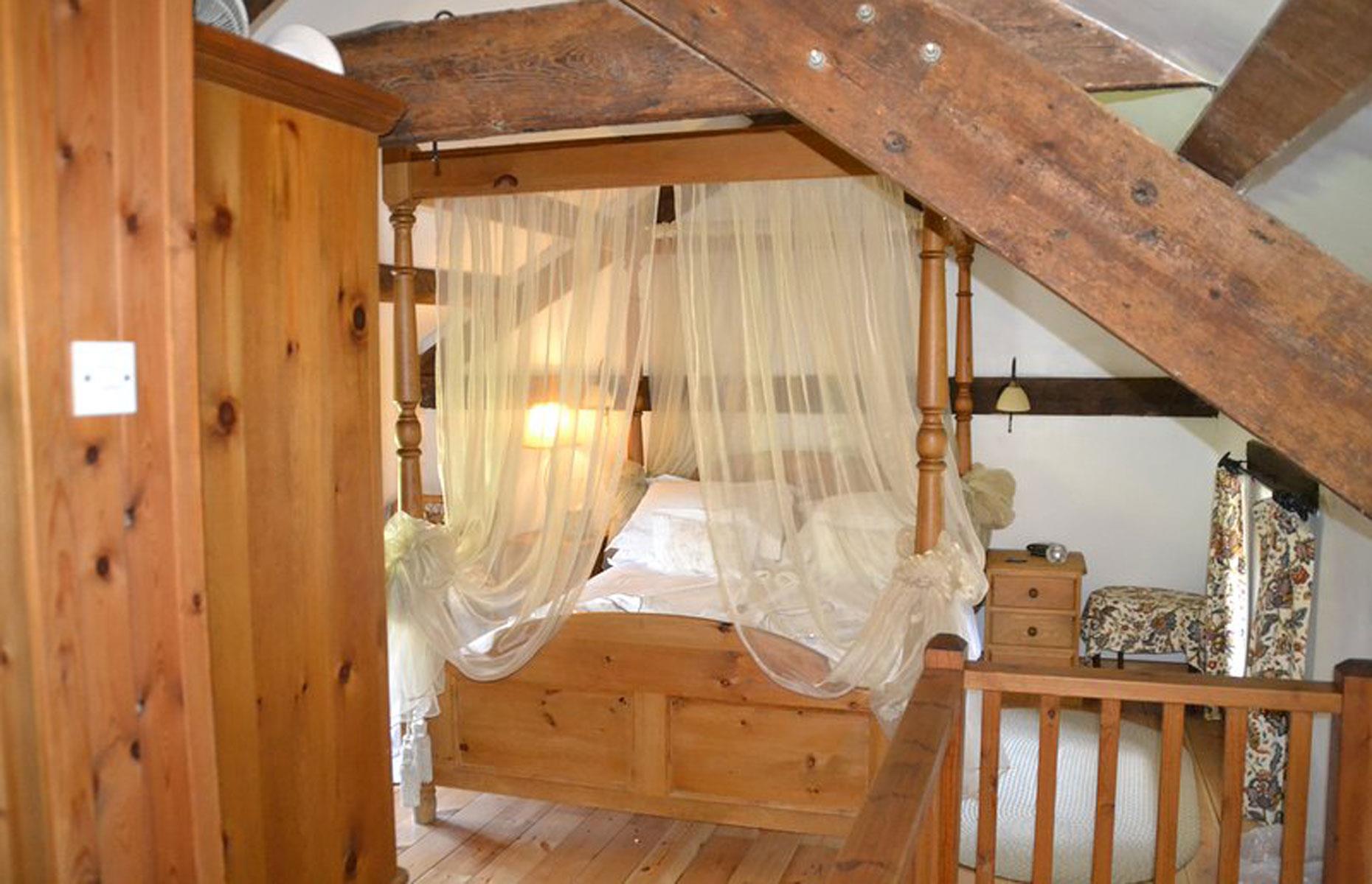 7. Mid-range: Llwyn Ynn Cottage, Tal-y-bont, UK