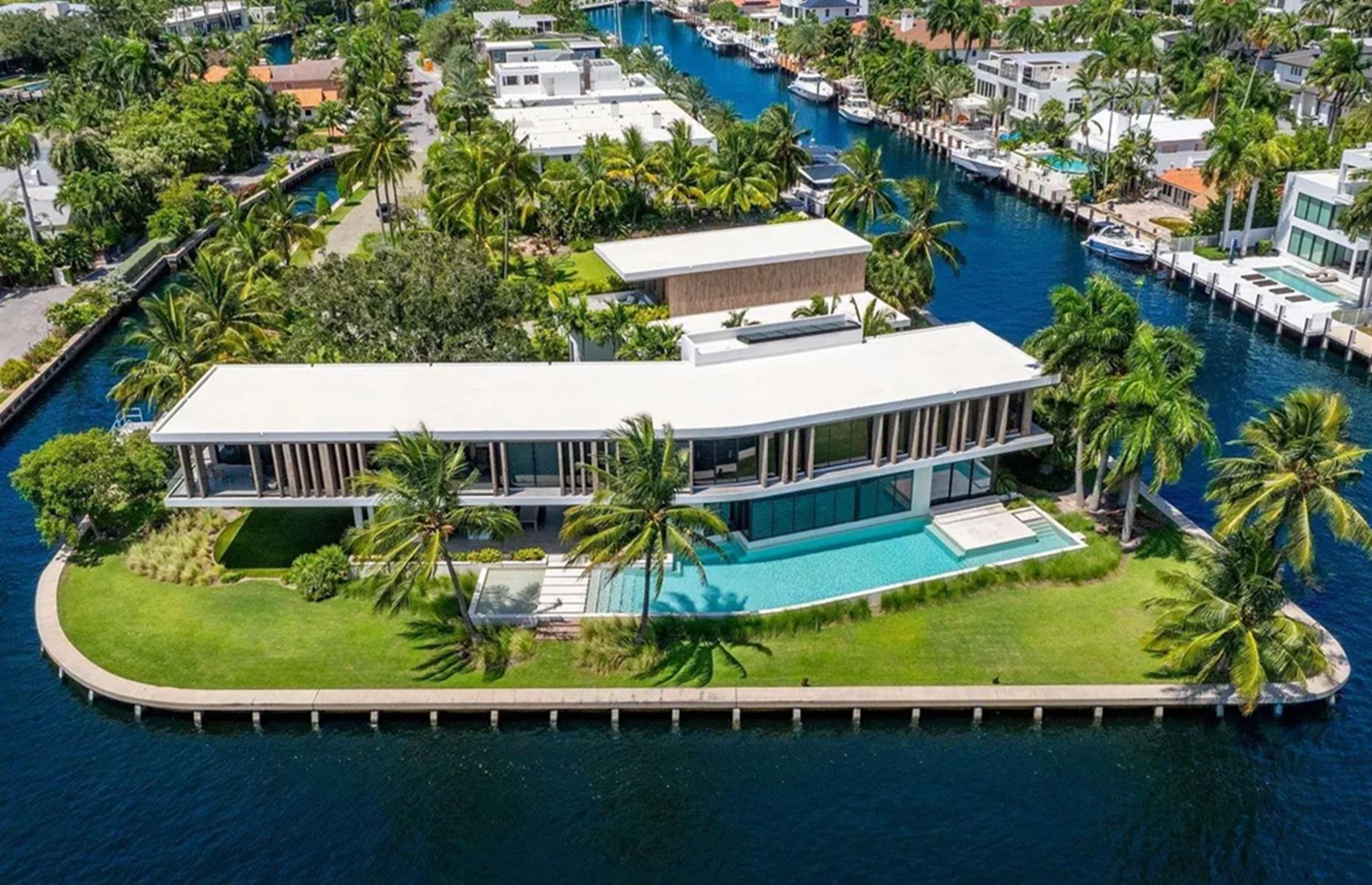 Cantilever mansion, Florida, USA
