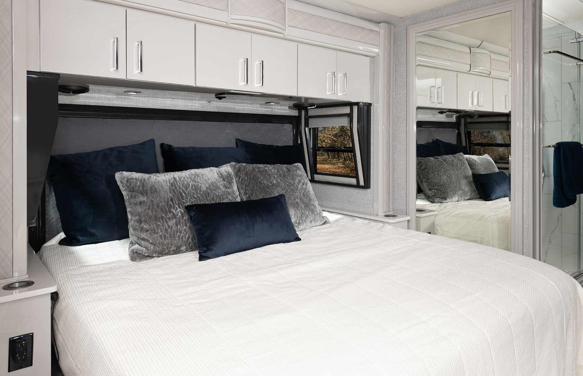 2025 American Eagle 45k: private master bedroom