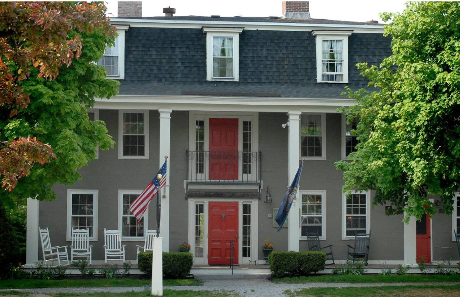 New Hampshire: The Fox Tavern, Hancock.