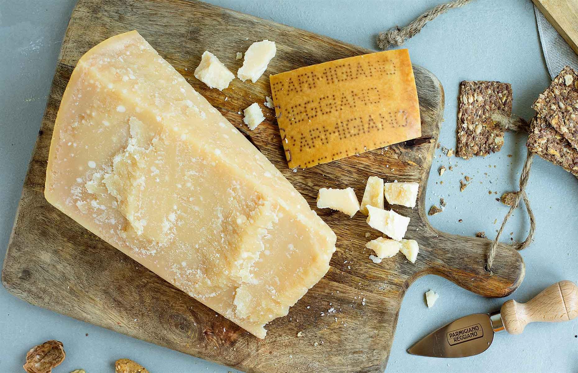 1. Parmigiano Reggiano, Italia