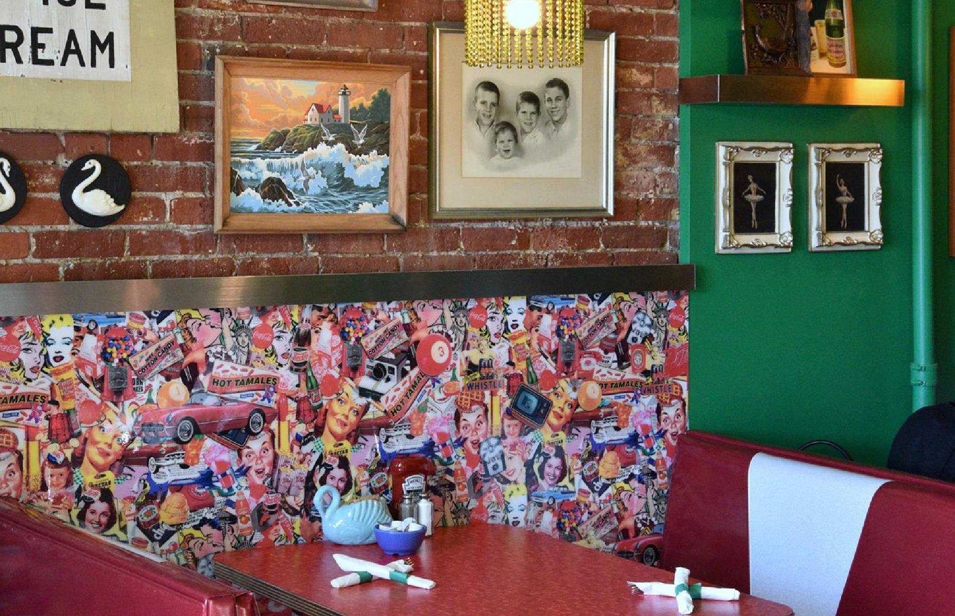 Massachusetts: The Friendly Toast, Boston