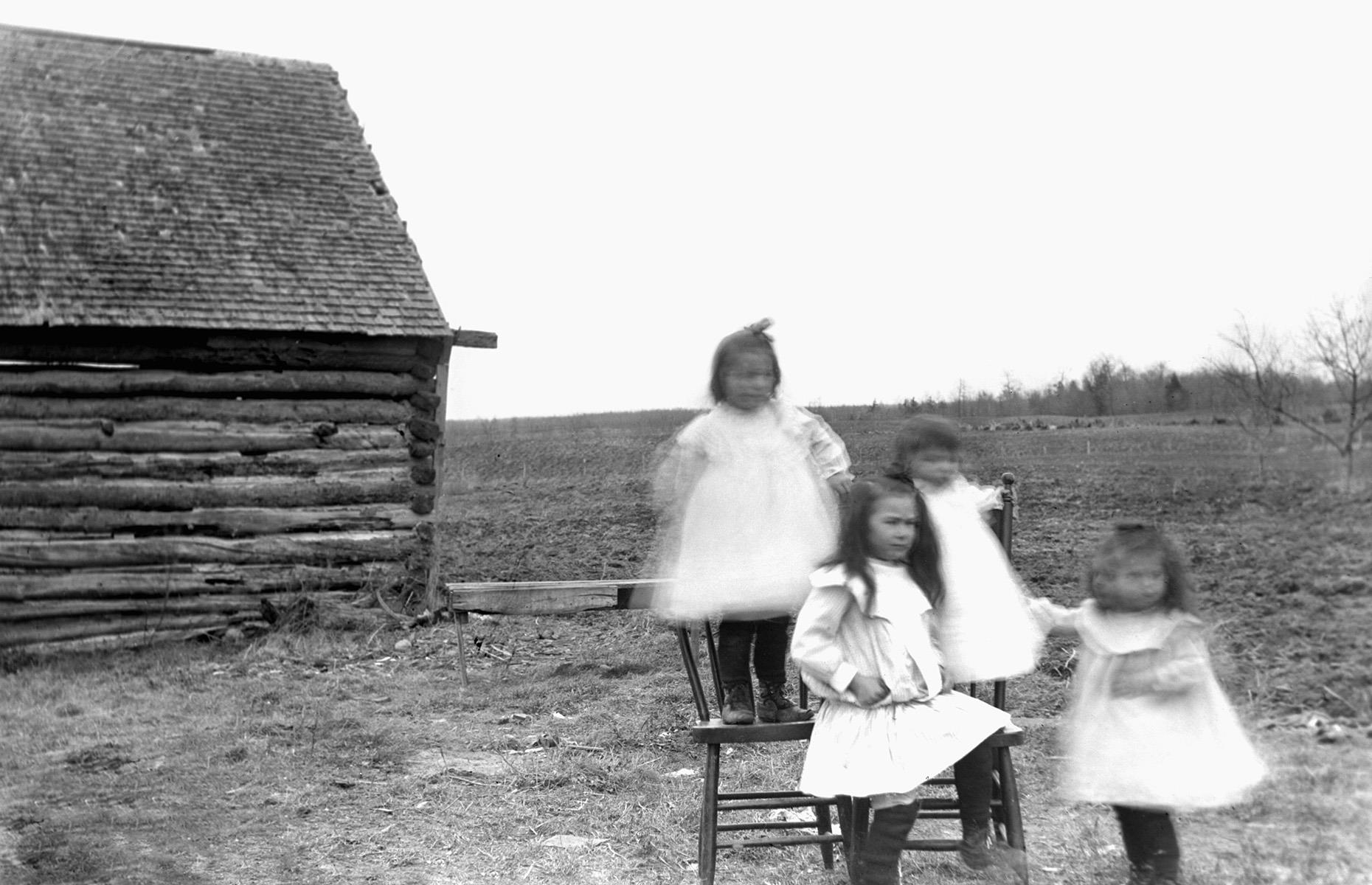 Niños inquietos, 1900