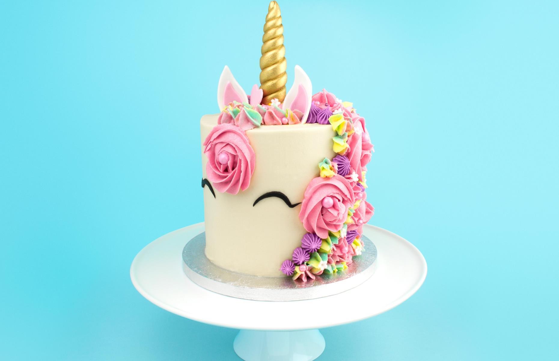 67. Unicorn cake