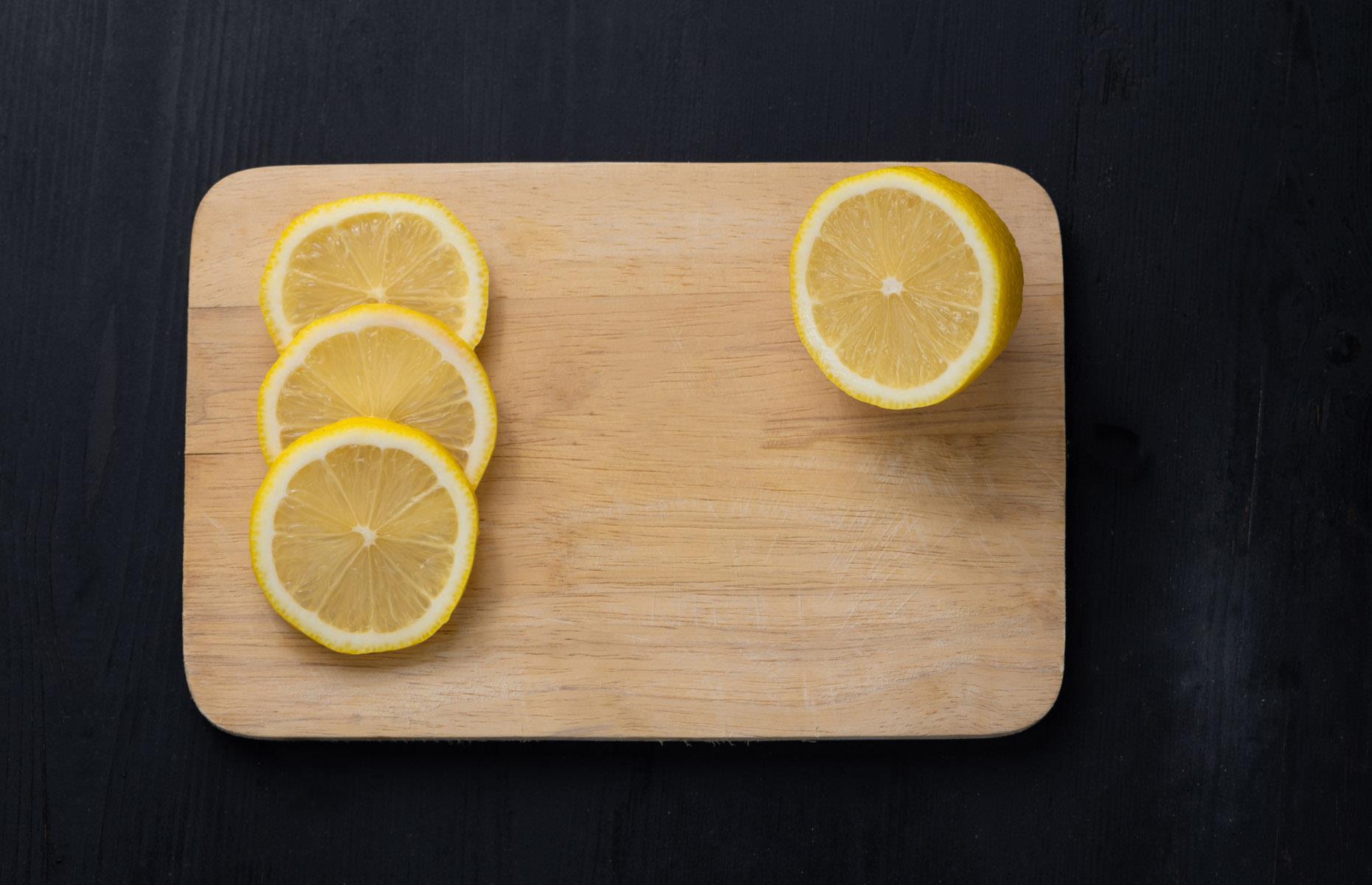 Freshen a chopping board with lemon