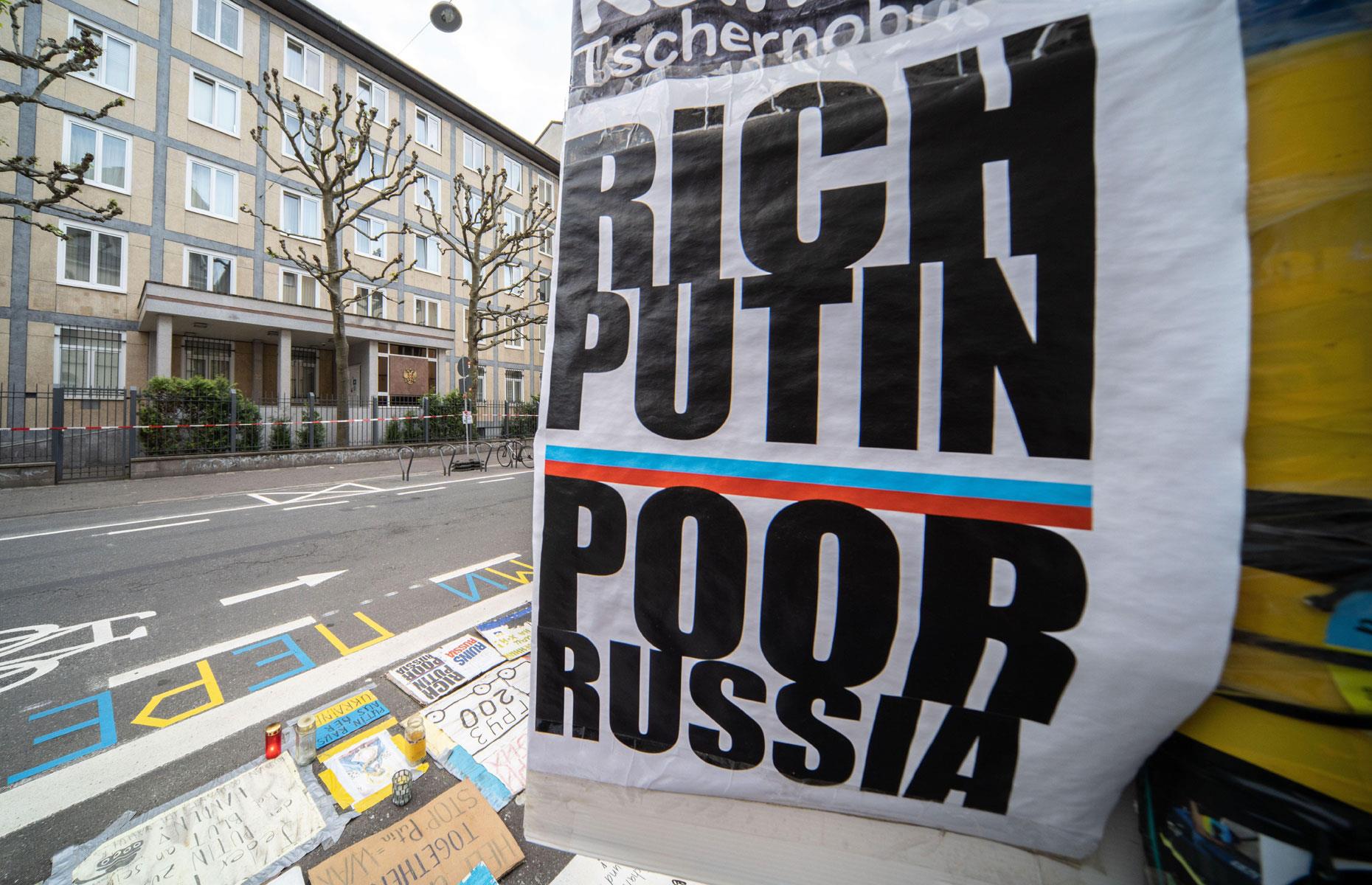 Russia, Gini income index score: 35.1