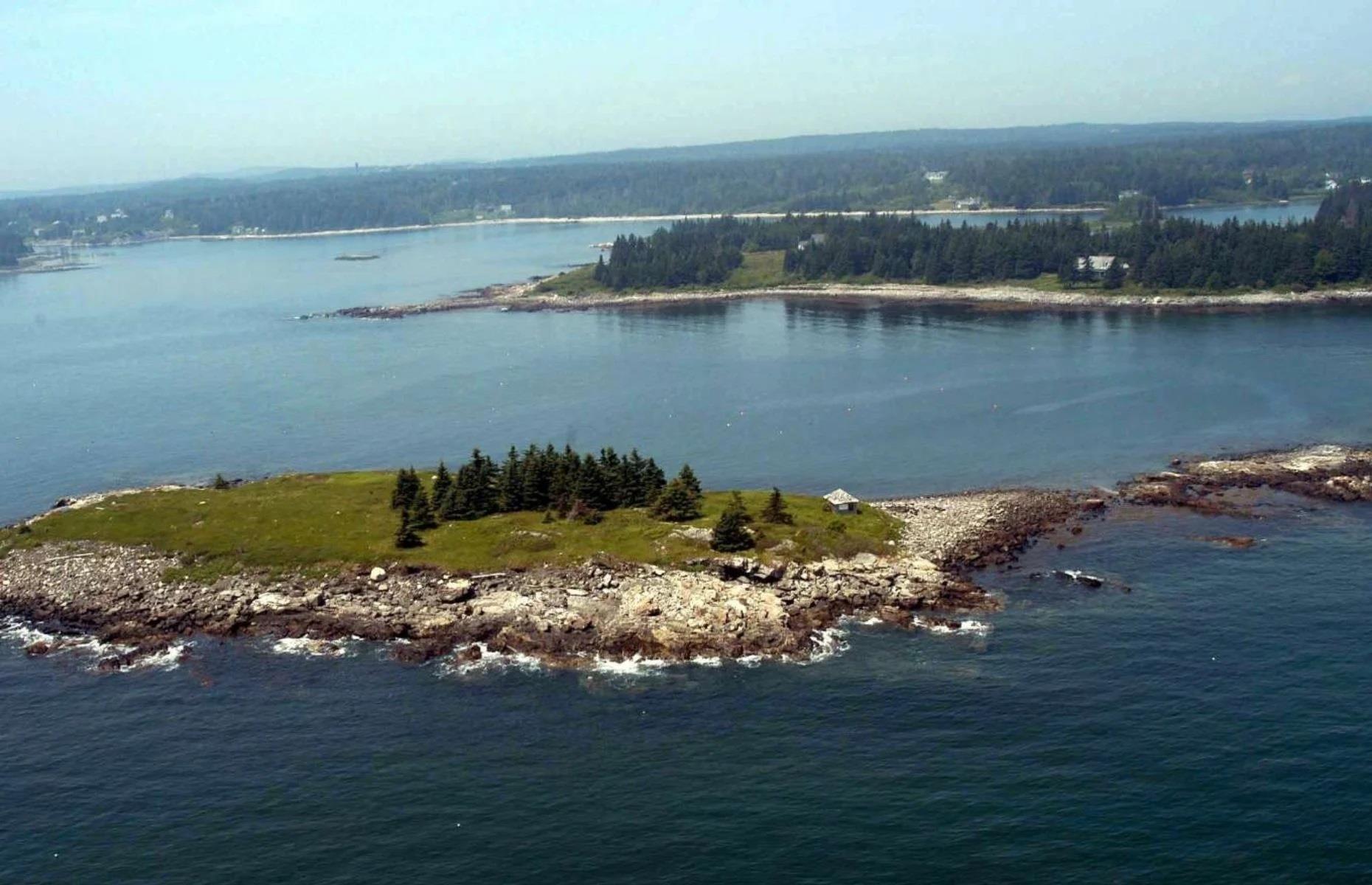 Greer Island, Maine, USA: £310,100 ($395k)